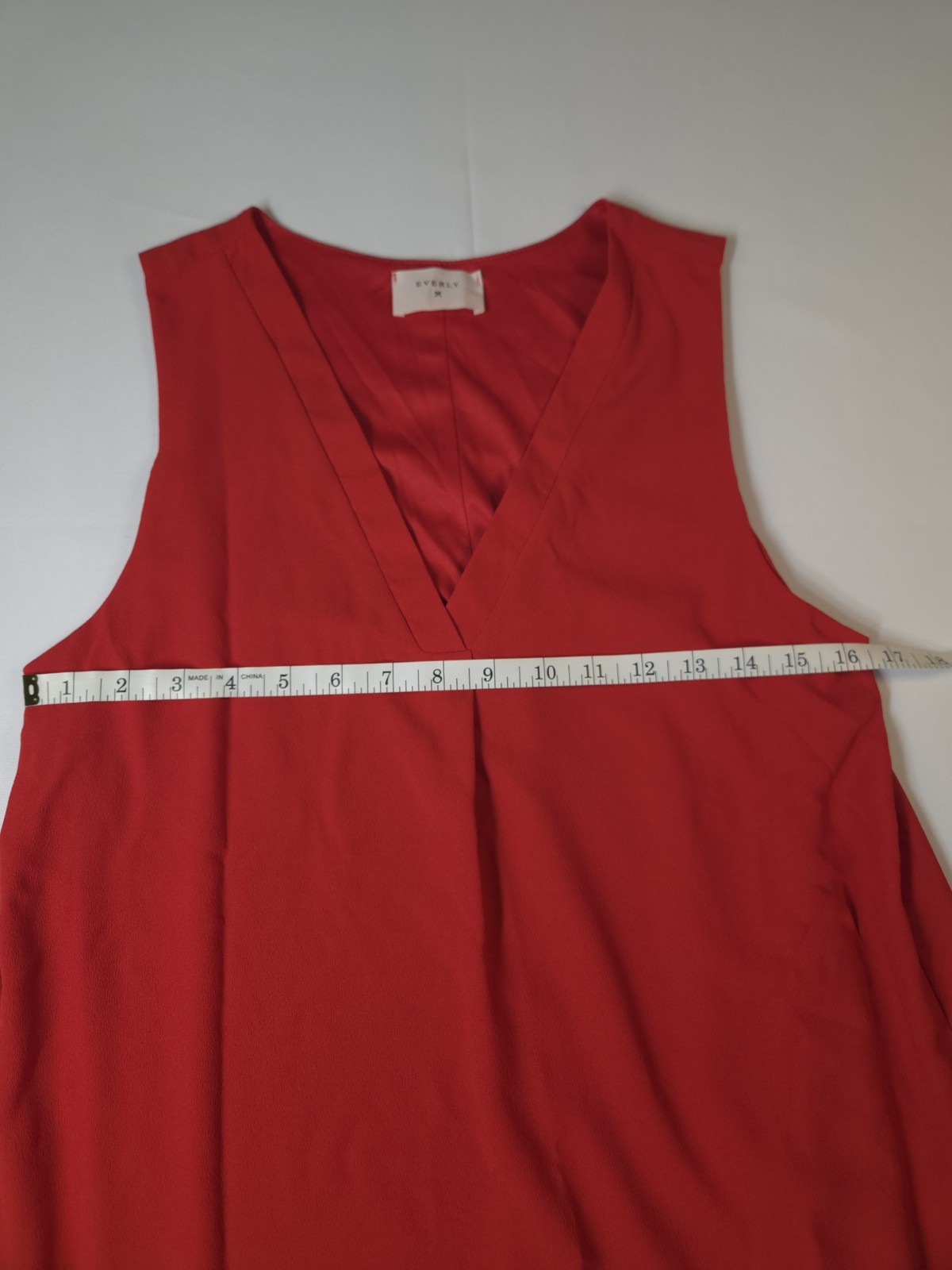 Everly Red Solid Chiffon V-Neck Shift Knee Length Pleated Lined Dress M