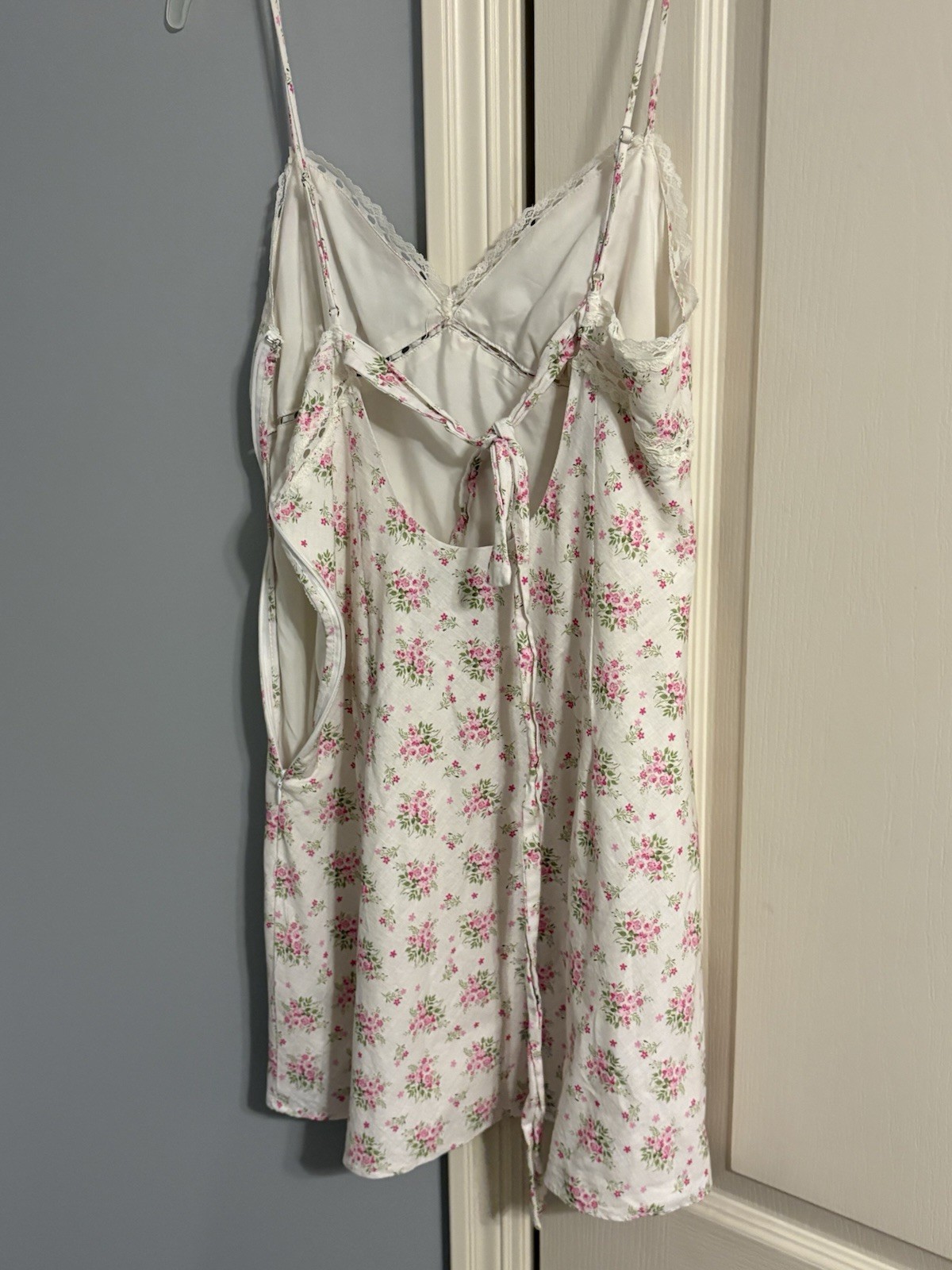 Cotton Candy La Flirty Deep V Floaty Floral Dress Size Small NWOT
