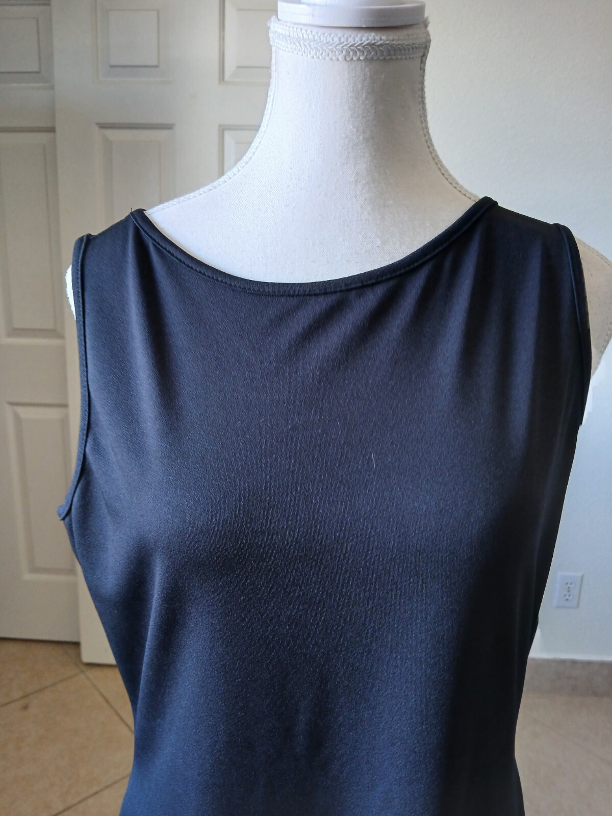 Basic Equipment Womens Black sleeveless dress Size large Round Neck Basic