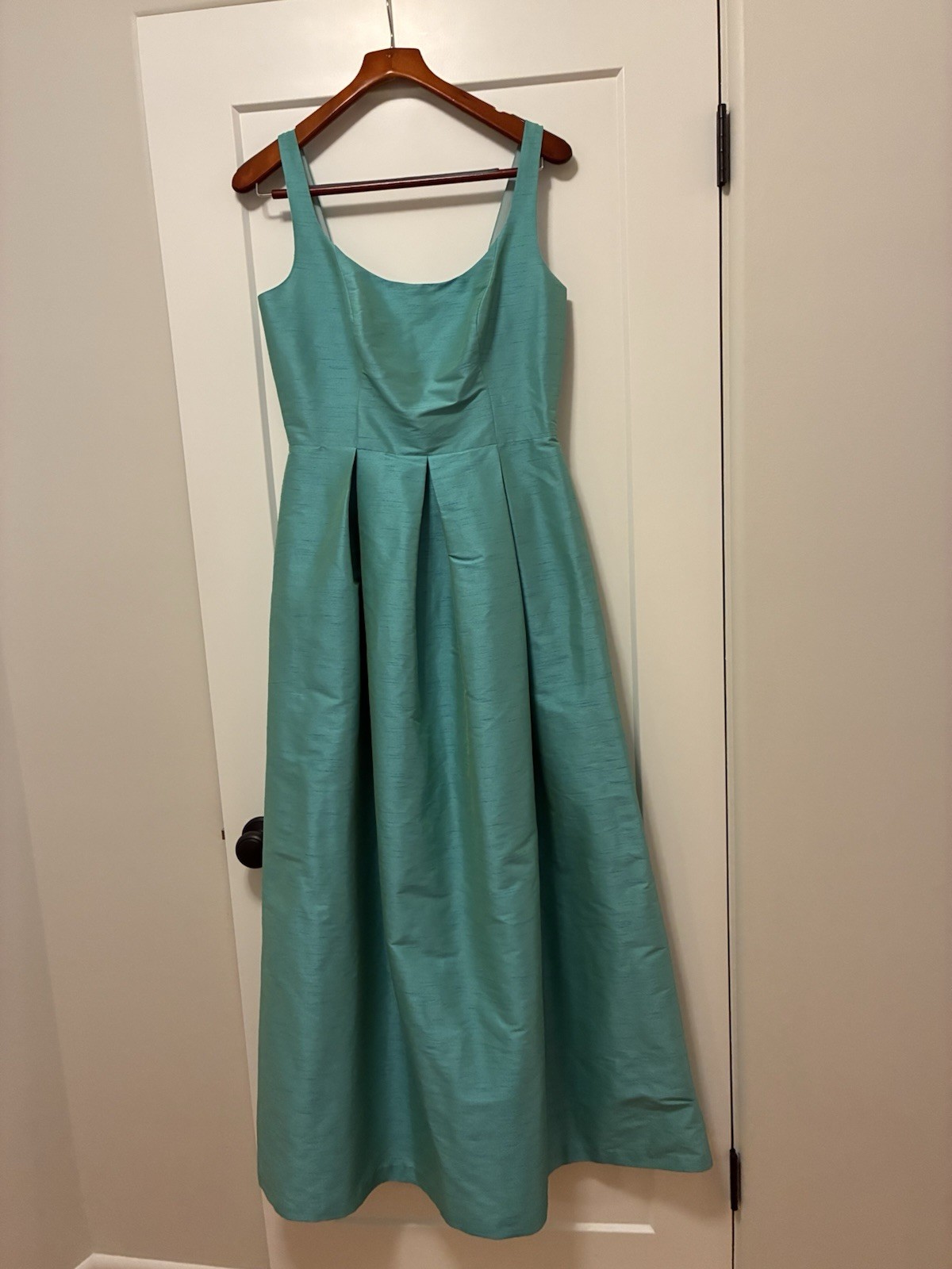 NWT Never Used Lula Kate Formal or Bridesmaid Dress in Color Paradise Size 6