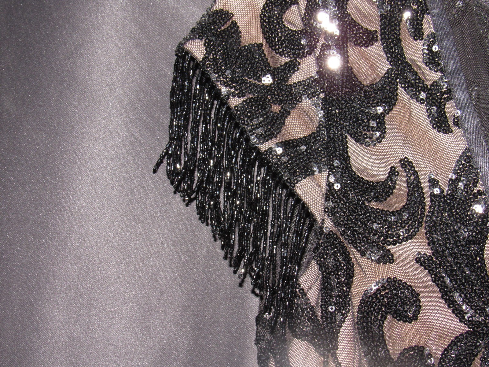 Black/Beige Beaded Sequin Fringe Long Sheath V-Neck Formal Dress Size 6