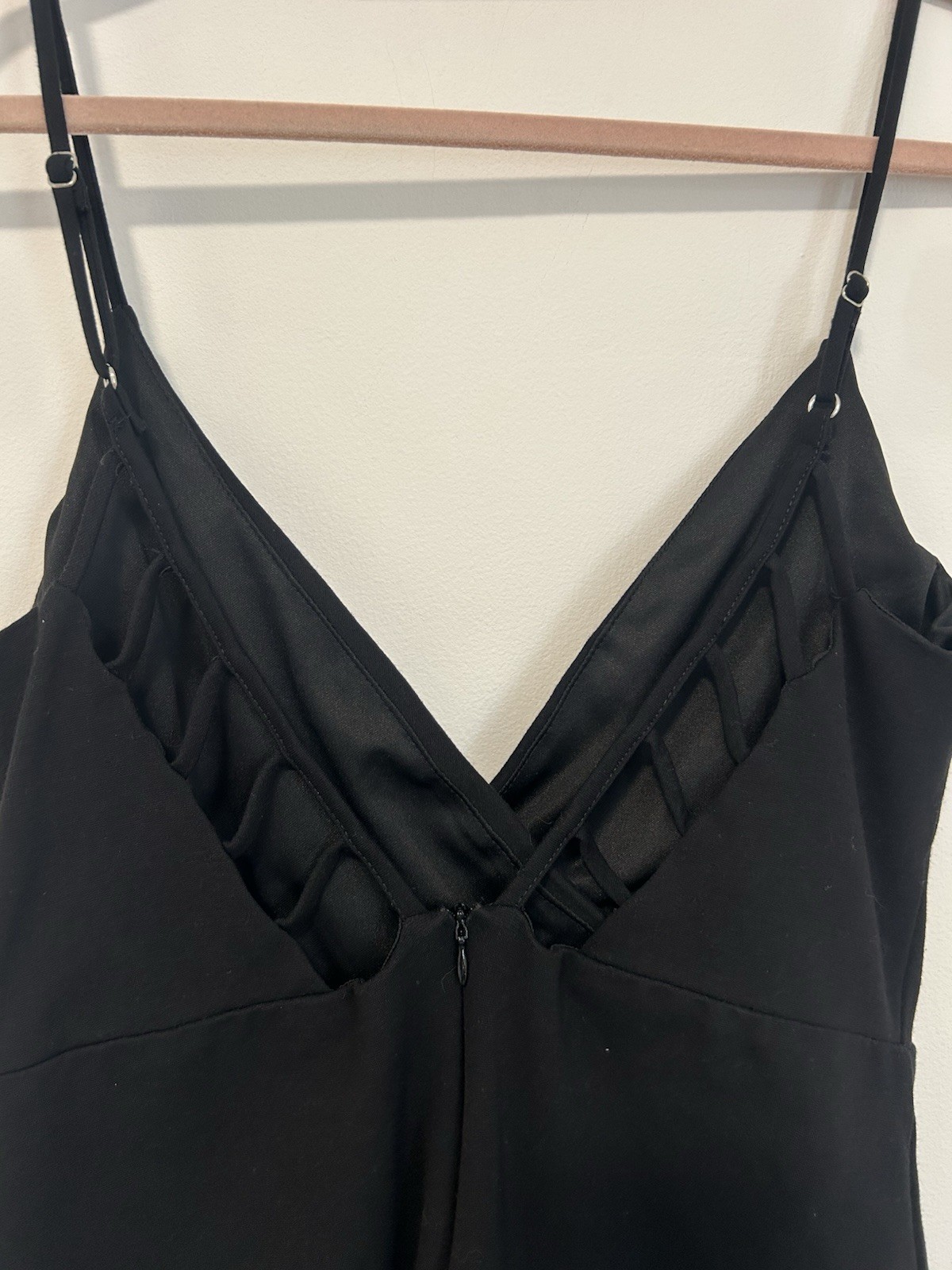 Lulus Black Solid Bodycon Mini Dress L Sleeveless V-Neck Strappy Zip