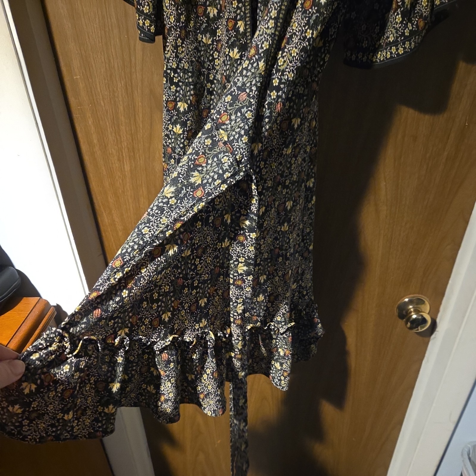 Max Studio Ruffeled Black Floral Short Slv Crepe Wrap Dress Size XS V-Neck