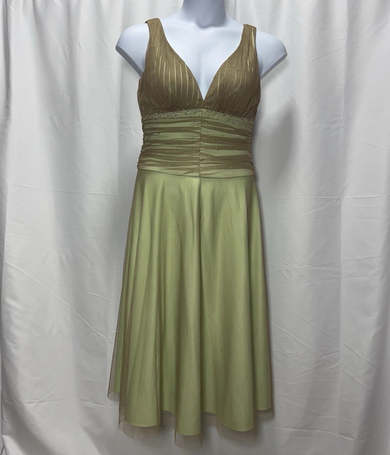JS Boutique Womens Y2K Size 10 Green Sleeveless Evening Dress Gown Beaded Tulle
