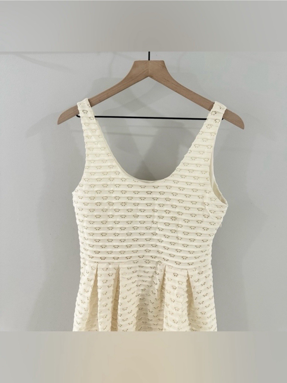 Alythea Sleeveless Pleated Dress Beige Large