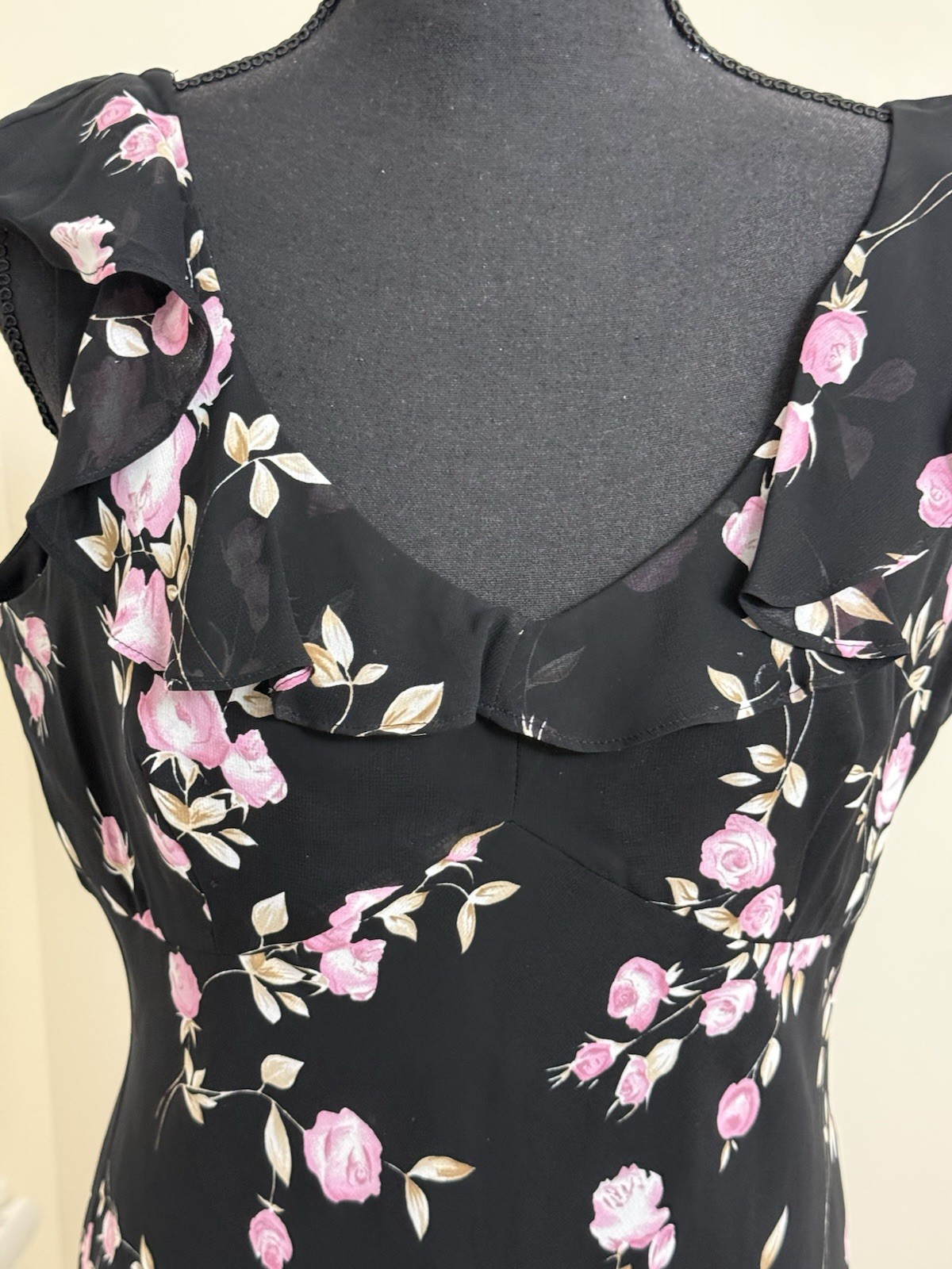 Evan Picone Dress Womens 8 Black Pink Floral Ruffle Neck Midi Lined Elegant