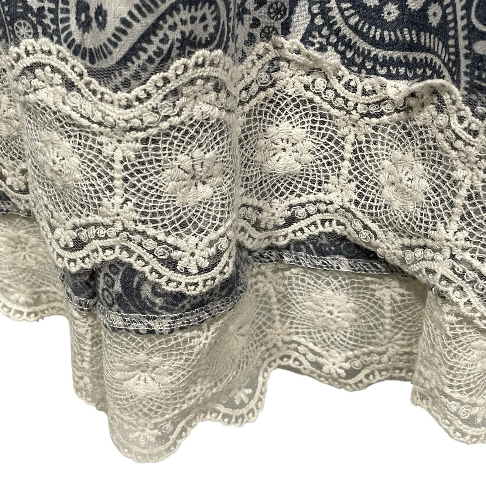 Doe & Rae Womens Lightweight Blue Paisley Dress Lace Up Back Lace Trim Sz S`