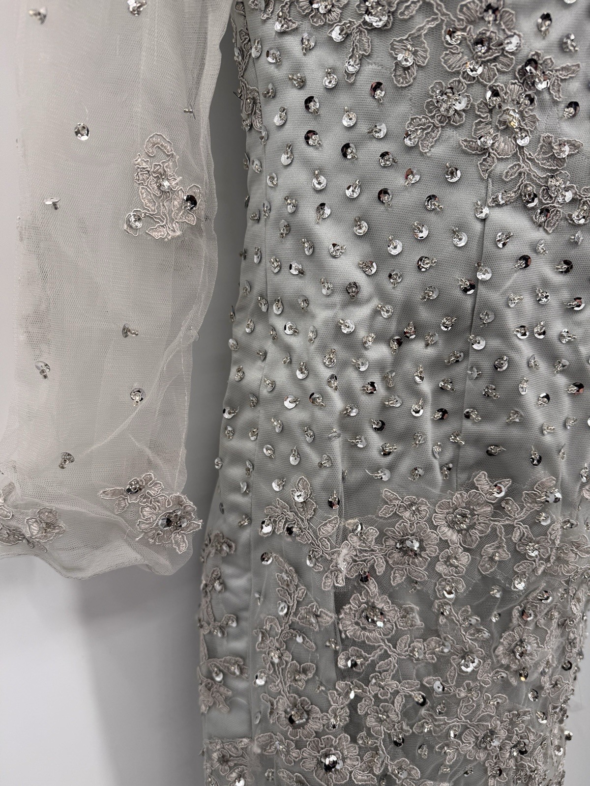 IZIDRESS Silver Heavily Sequined Beaded Lace V-Neck Short Sheath Dress 32″ Chest