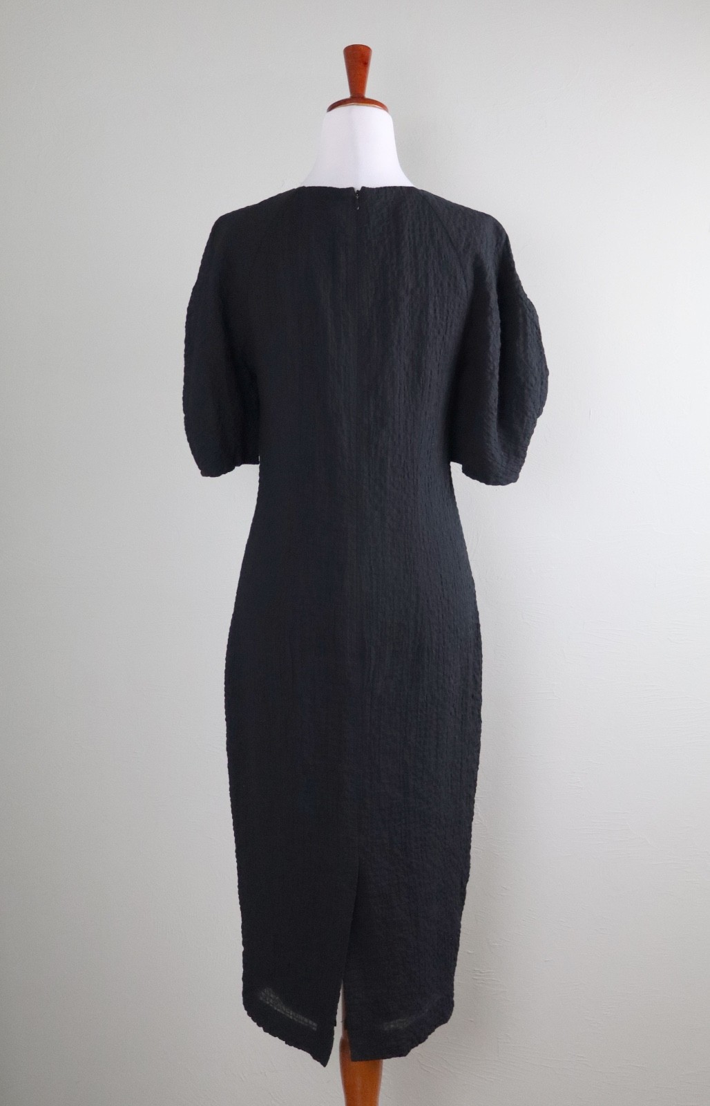 ANTONIO MELANI NWT $159 Solid Black Seer Sucker Puckered Midi Dress Size 2