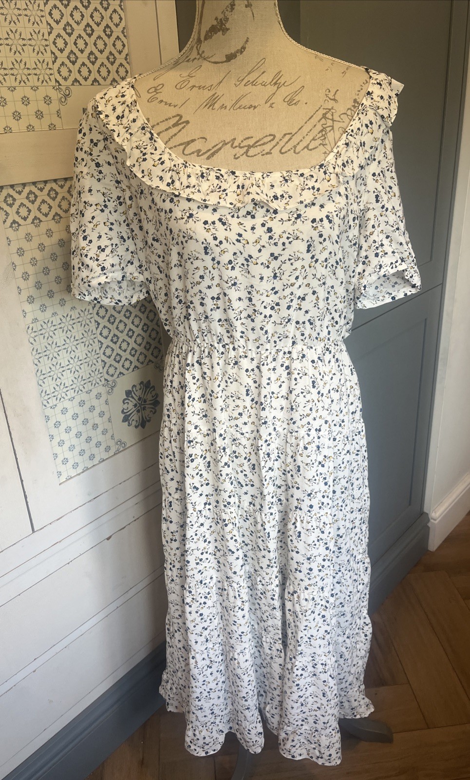 Oliver Bonas Dress 14 Floral Off Shoulder Short Sleeve white Floral VGC Comfy