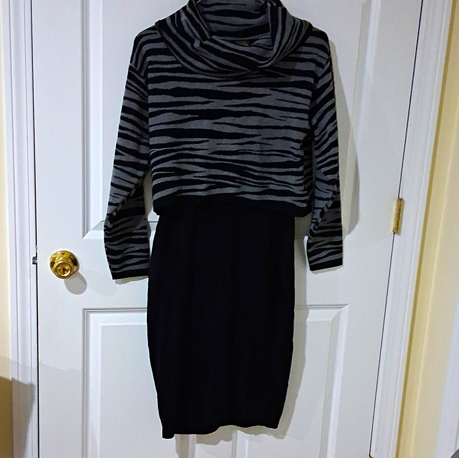 Taylor Black/Gray Zebra Print Cowl Neck Knit Knee-Length Dress Women’s 6