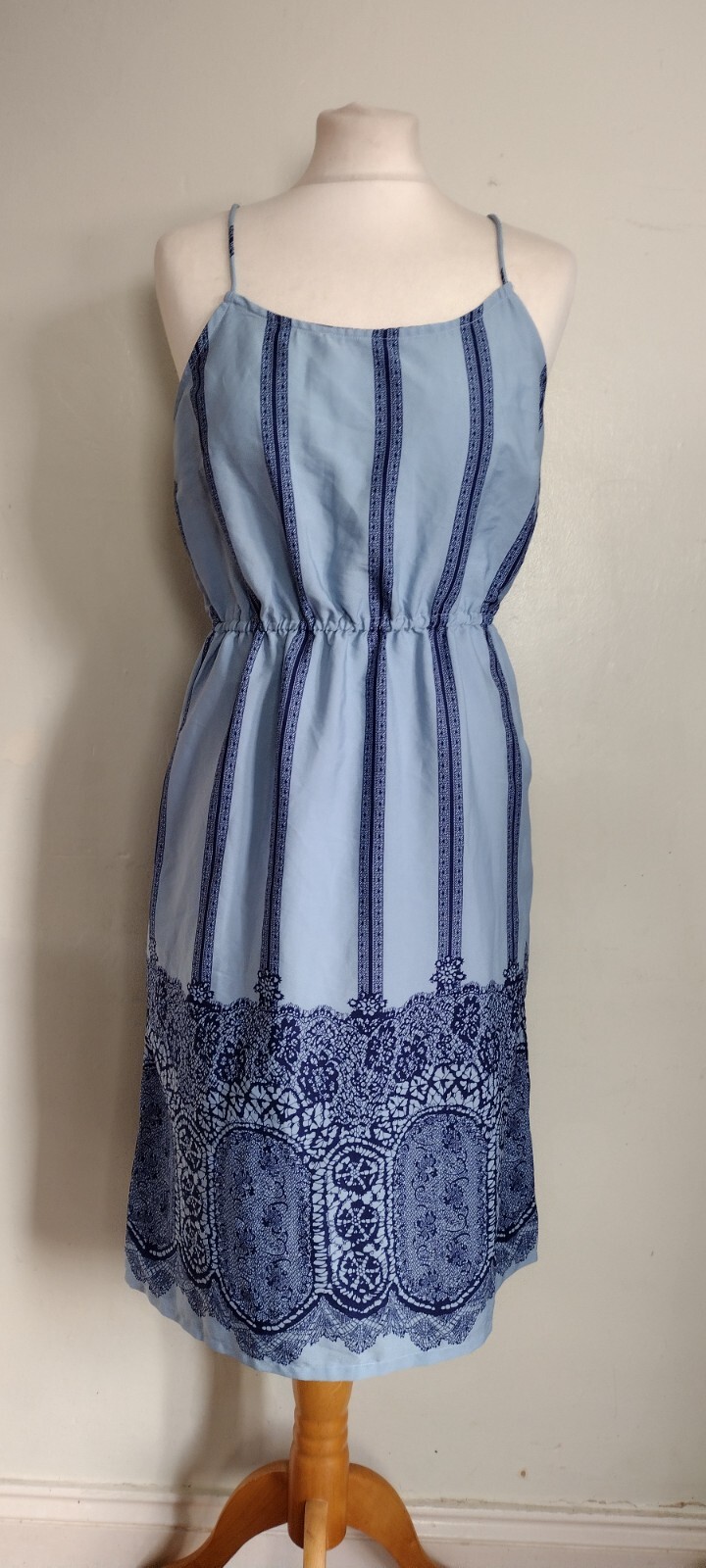 KUSHI Size 10 Light BLUE Pattern Lightweight Sleeveless DRESS