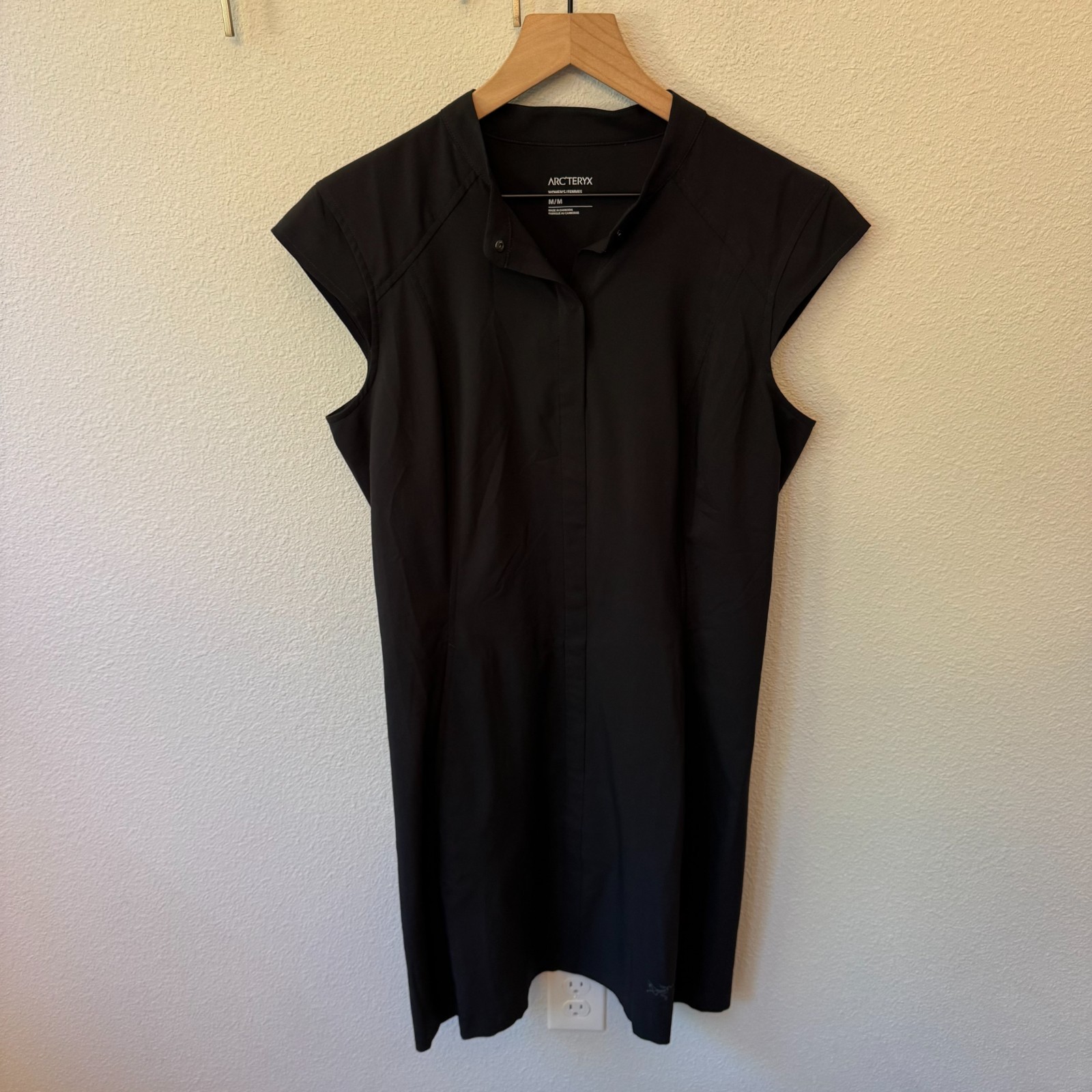 Arc’teryx Cala Cap Sleeve Dress Women’s Med Black Lightweight Pockets