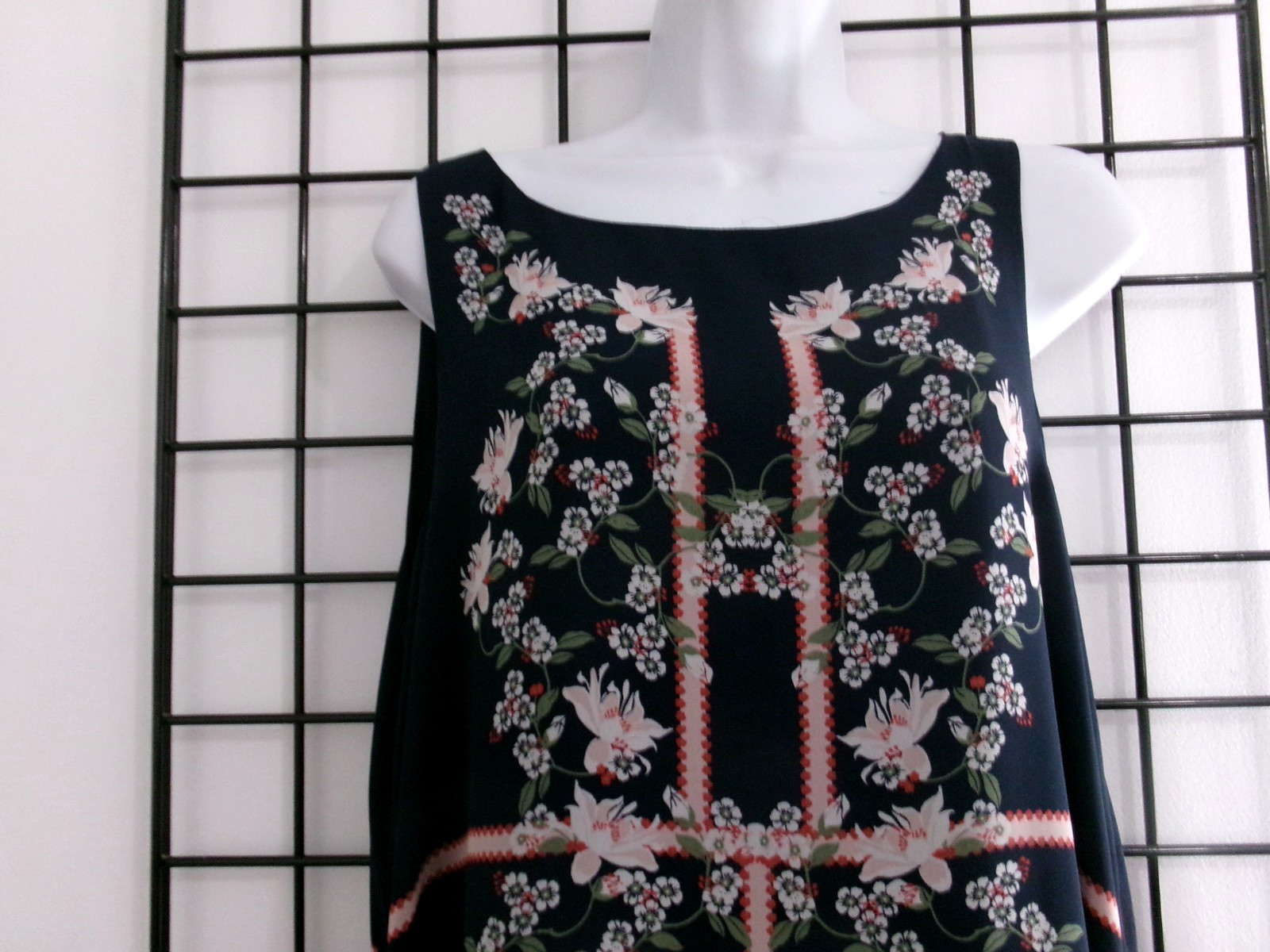 “NEW” MAX EDITION / ORG $128 🌸 LARGE==NAVY FLORAL / LONGER AT SIDES DRESS