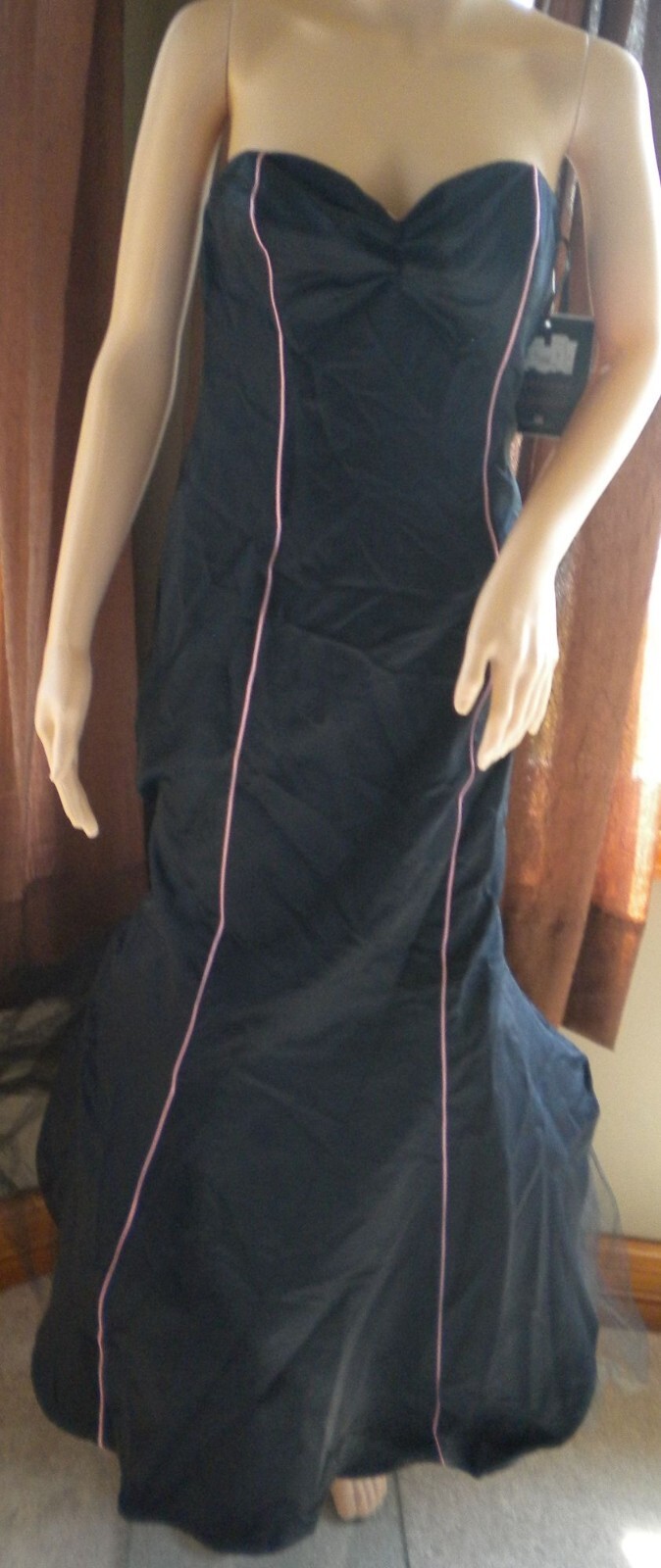 RAMPAGE NWT Vintage long gown with taffeta was $144 Size 3