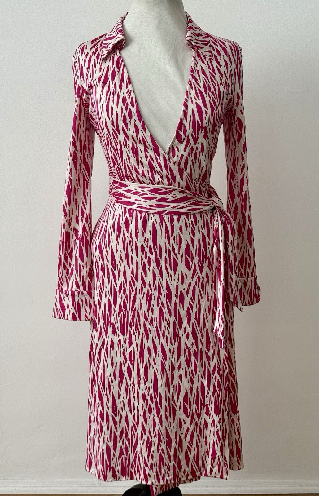 Diane von Furstenberg Pink Jeanne Designer Silk Wrap Dress Size 6