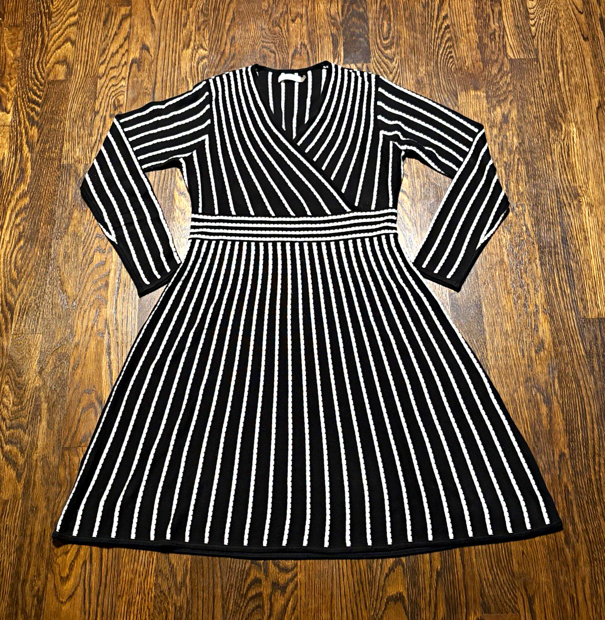 Calvin Klein Black & Cream Striped V-Neck Long Sleeve Knit Sweater Dress Size L
