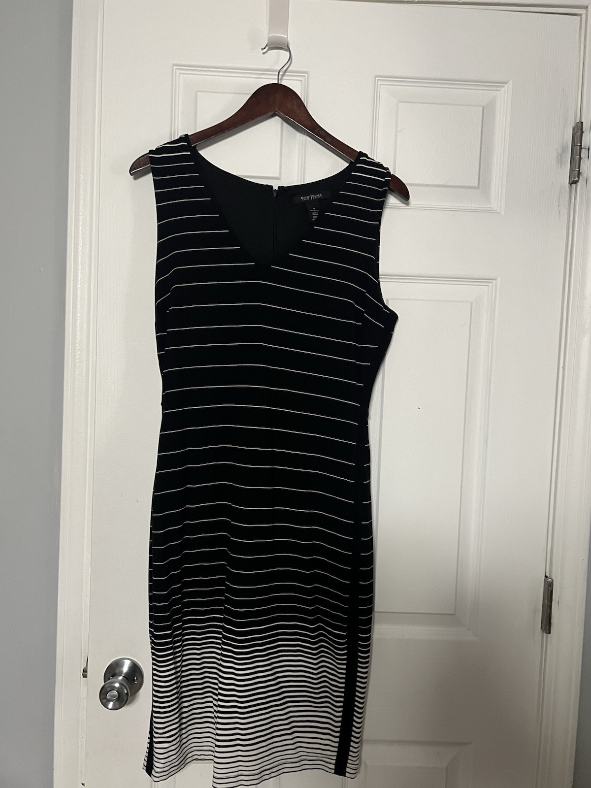 Black & White Dress. White House Black Market Brand. Size 10. length 39 inches