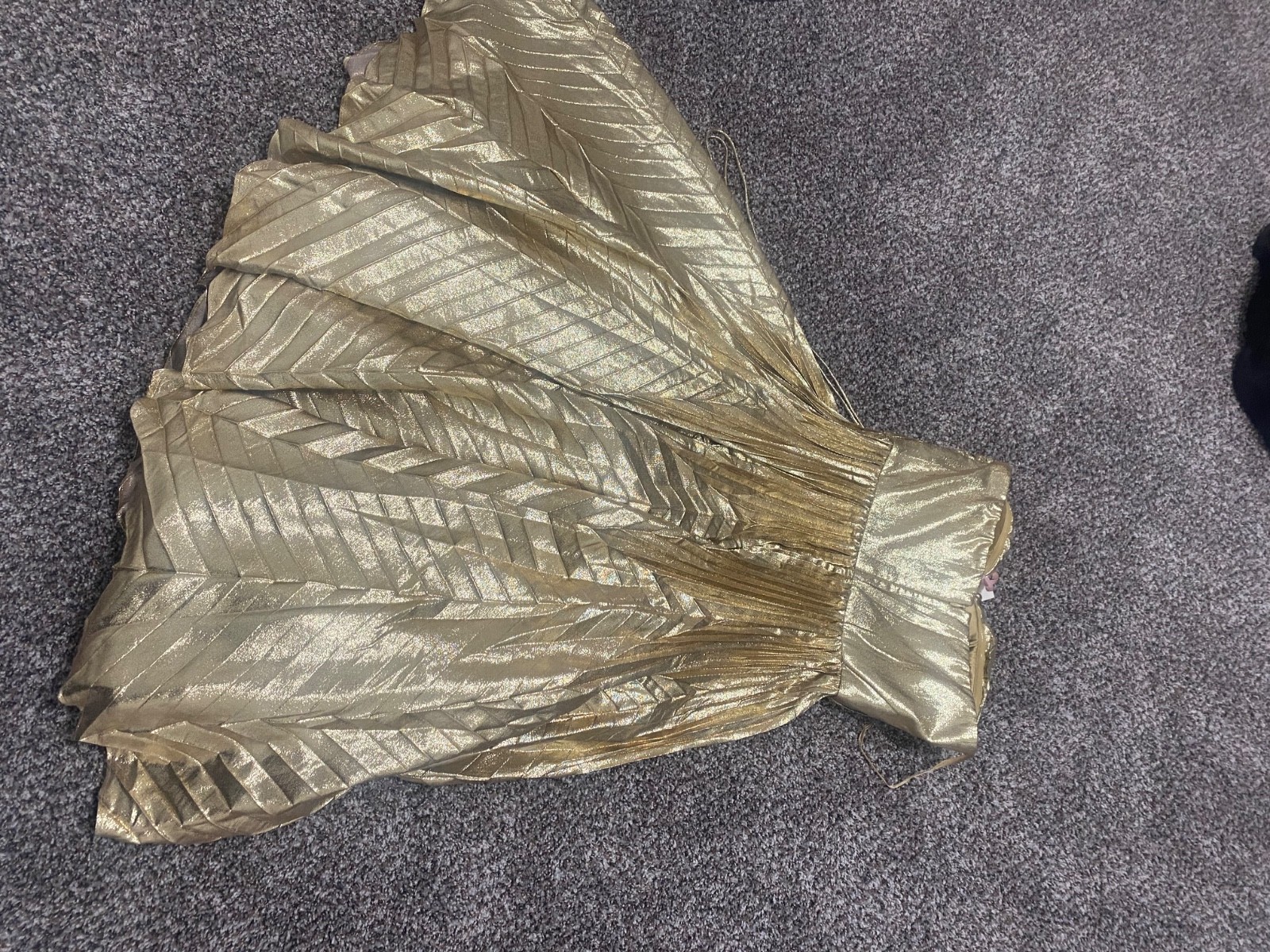 Beautiful! Alex Marie unique Halter Dress size 6p Gold New With Tags
