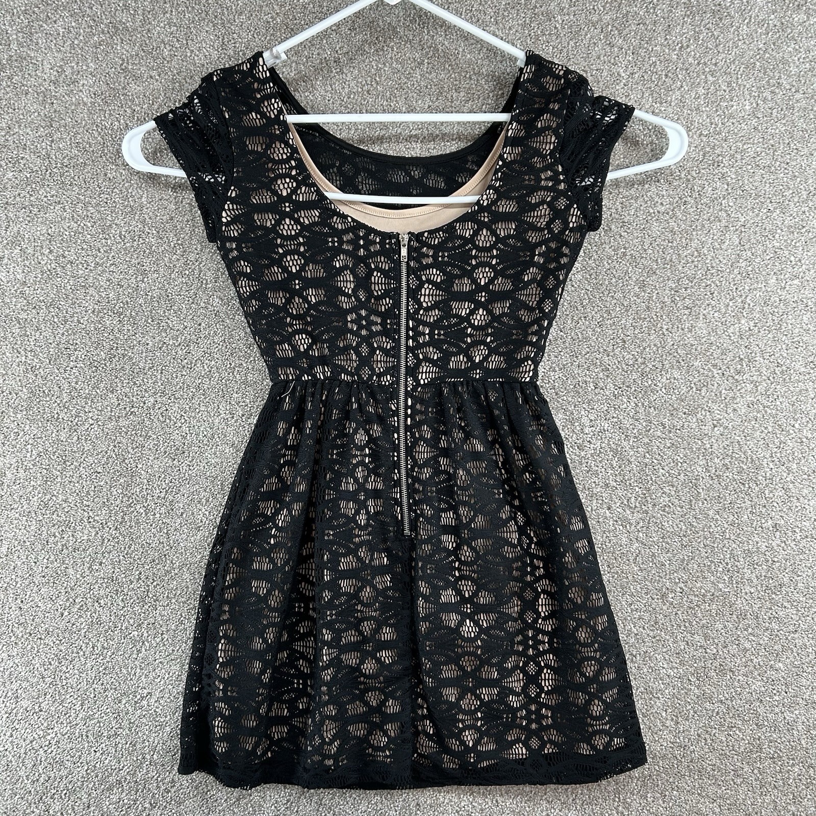 Speechless Junior Dress Size 5 Black Floral Lace Short Sleeve Back Zip Closure