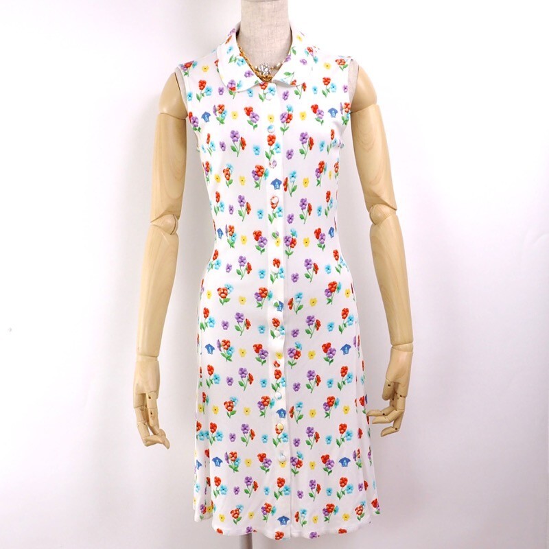 Vintage Versace Italy 42 US6 Signature Summer Floral Medusa Dress Clothing.