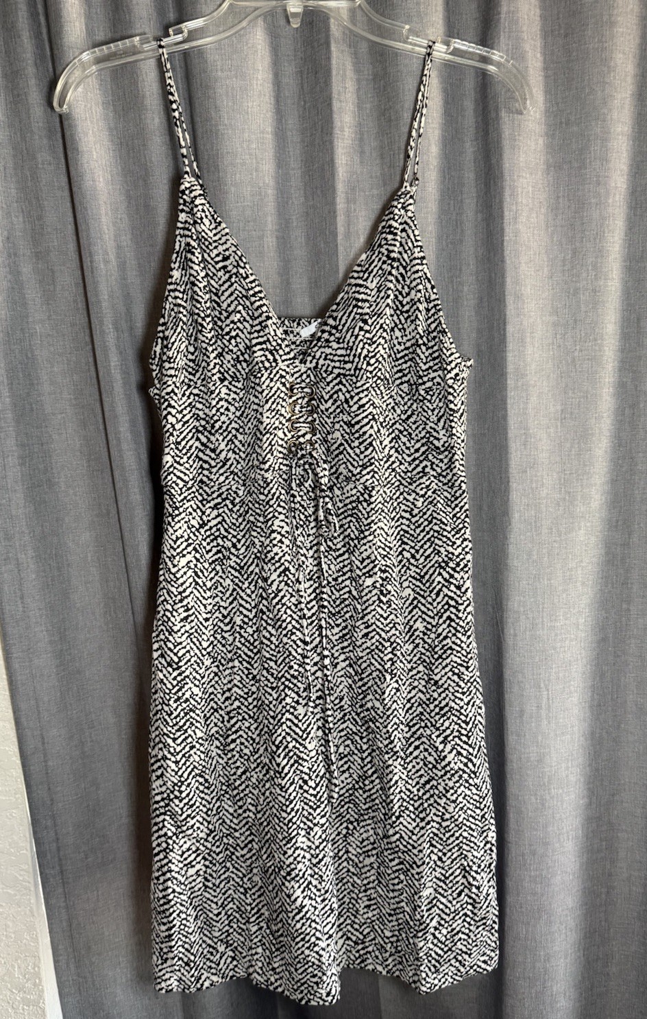 O’Neill Aztec Zig Zag Black & White V Neck Dress Women’s Size Medium