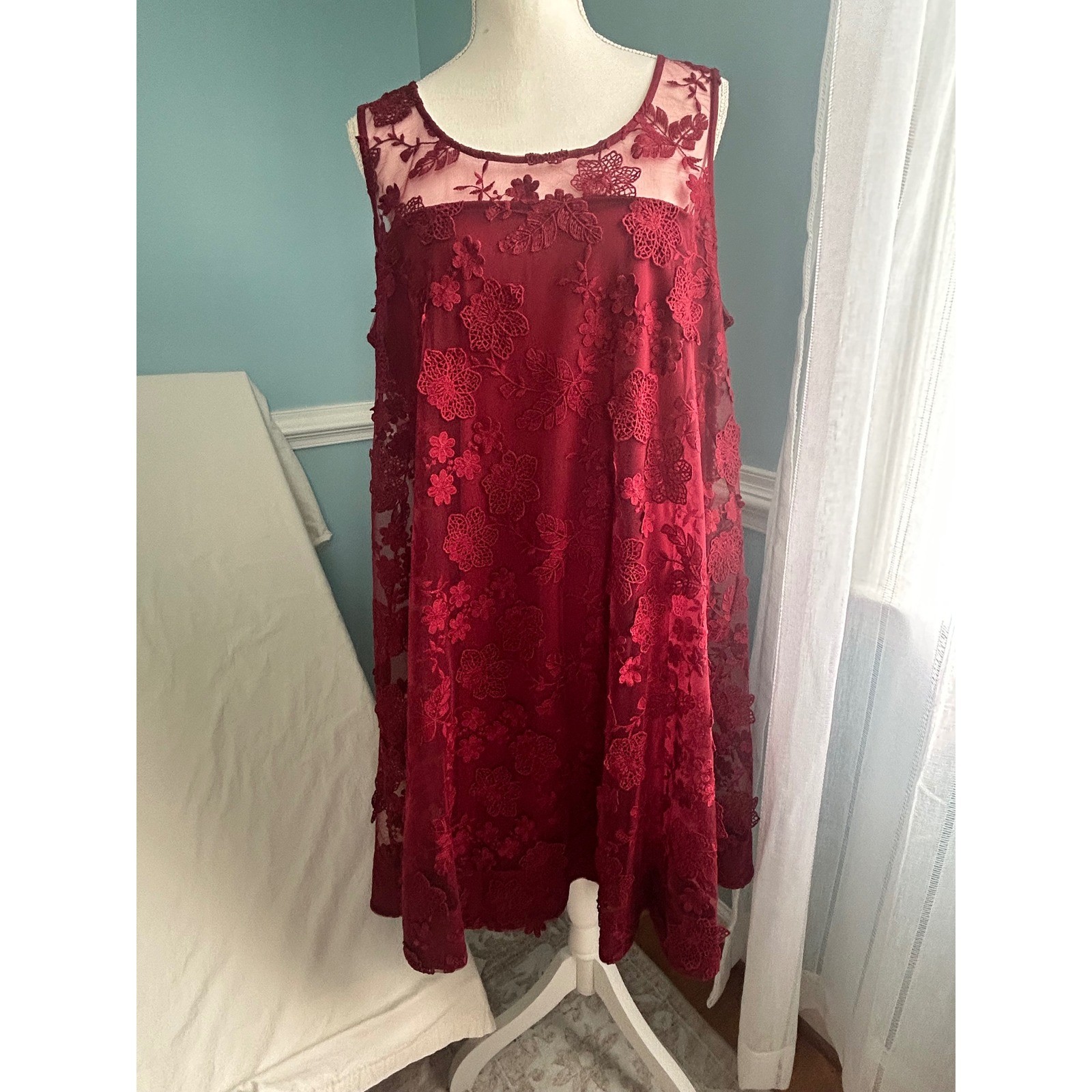 Signature by Robbie Bee Womens 1X Burgundy Floral Embroidered Mesh Shift Dress