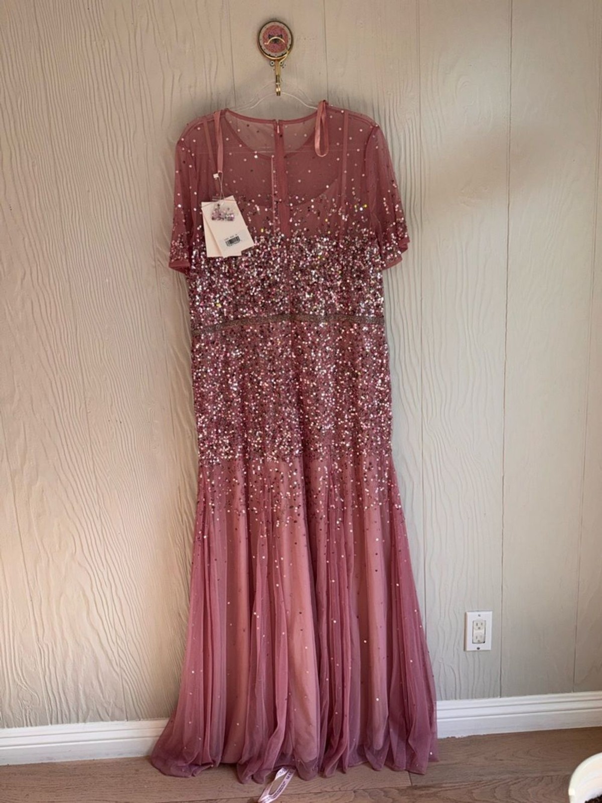NEW MAC DUGGAL High Neck Short Sleeve Sequin Embellished Gown Sz: 18 #93909 $750