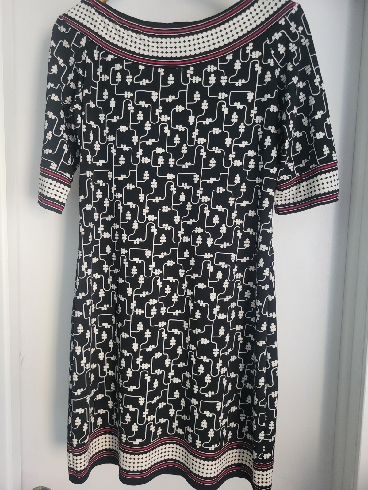 Max Edition Geometric Half Sleeve Sheath Dress Size Medium Lightweight Stretch