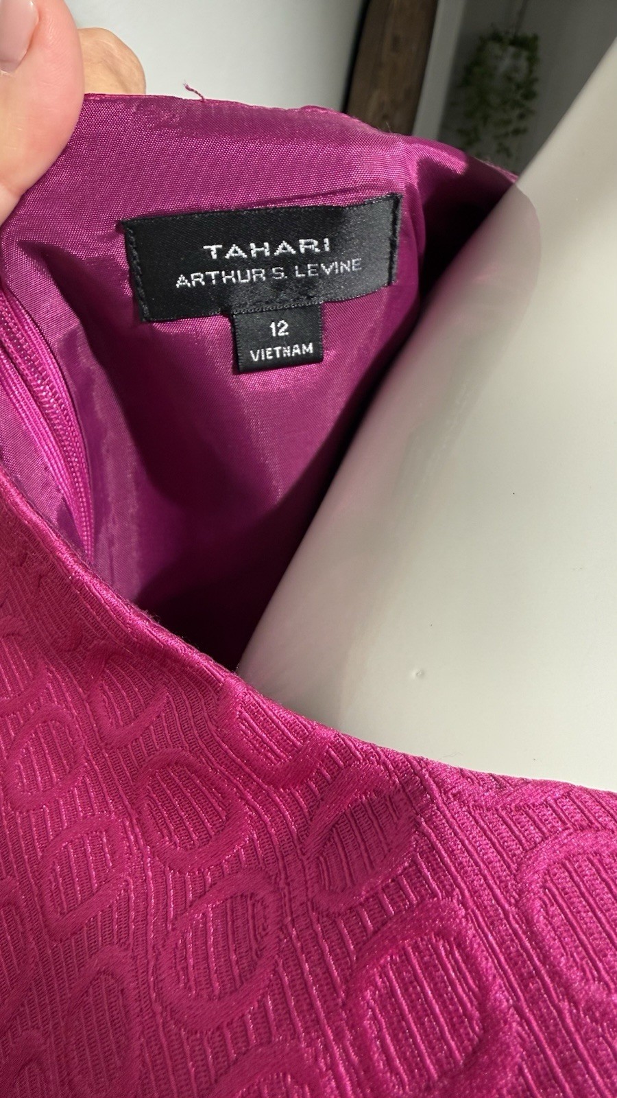 Tahari Arthur S. Levine Pink Jacquard Sheath V-Neck Cap Sleeve Knee 12