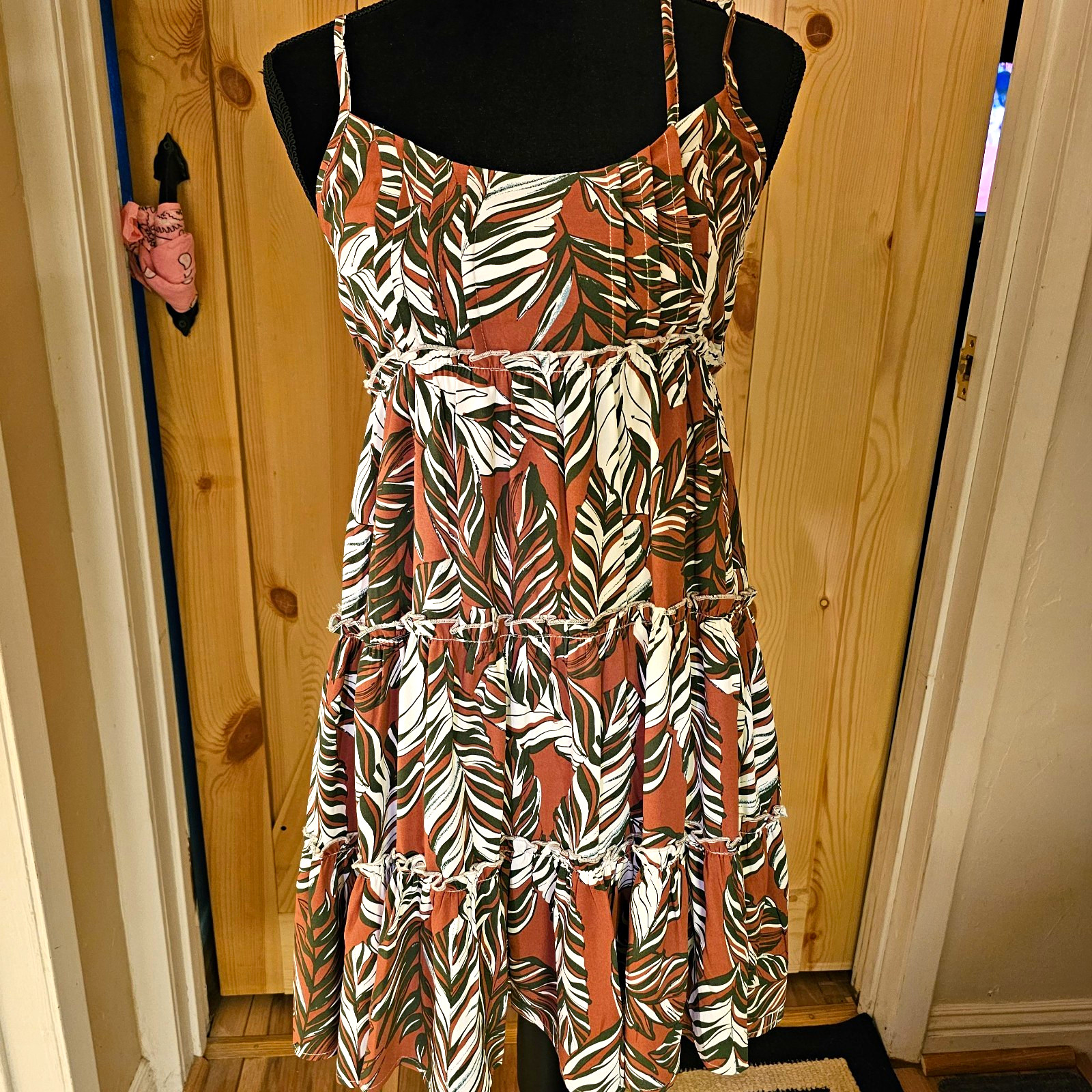Akaiv LA Rust Tropical Leaf Floral Smocked Tie Strap Square Neck Midi Dress S