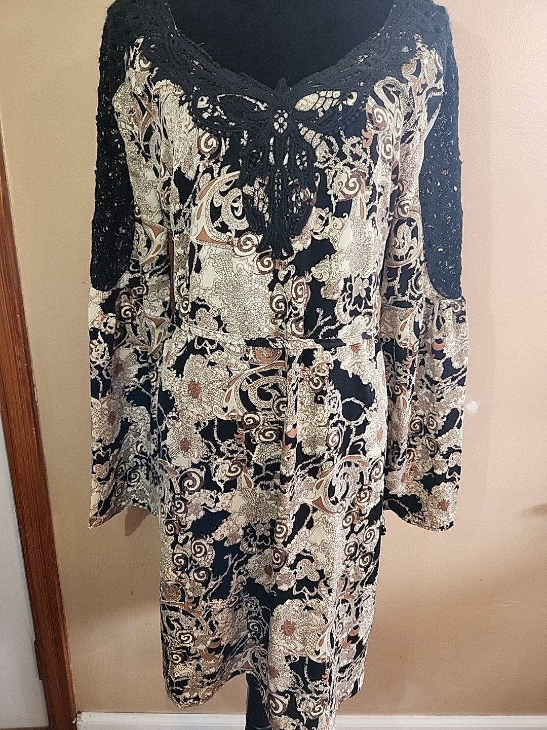 Miss Me Dress NWT Black Lace Applique Taupe Print SzL Elegant Embroidered Sleeve