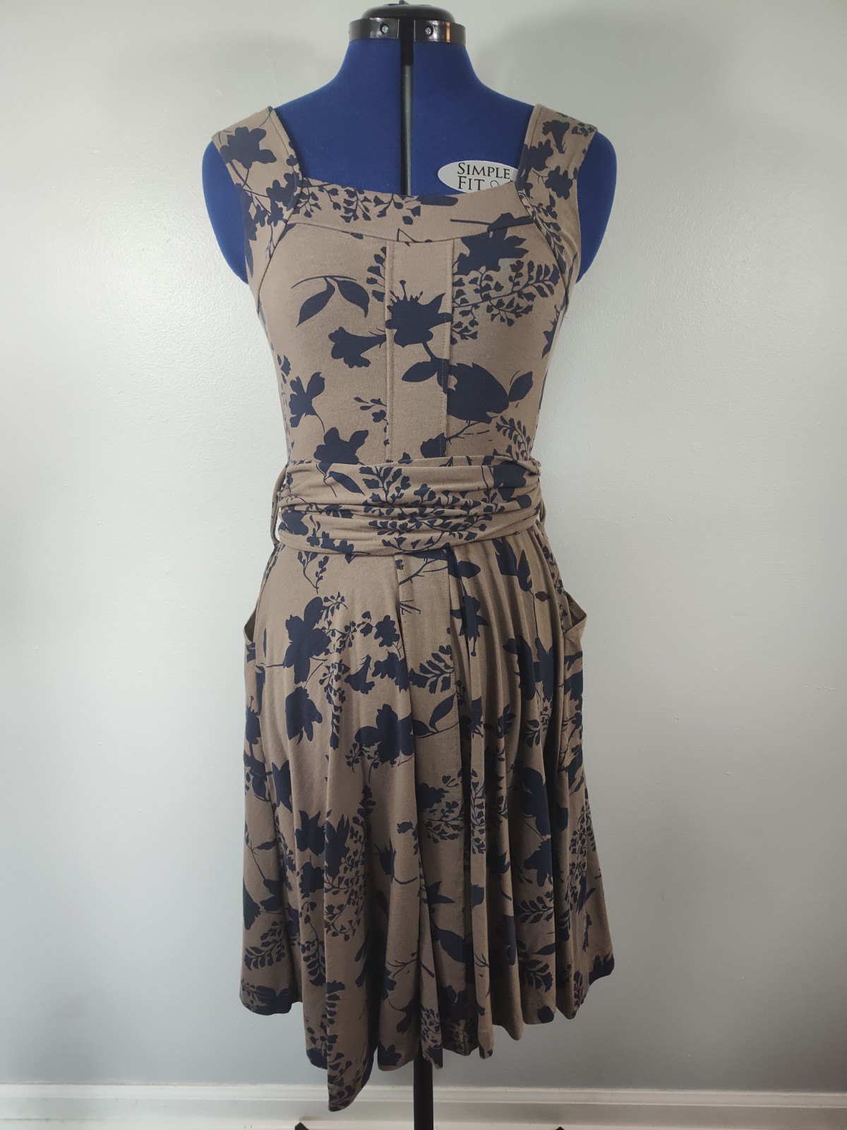 Effies Heart Women’s Dress Size M. Tan With Blue Floral Print. Soft And Comfy.