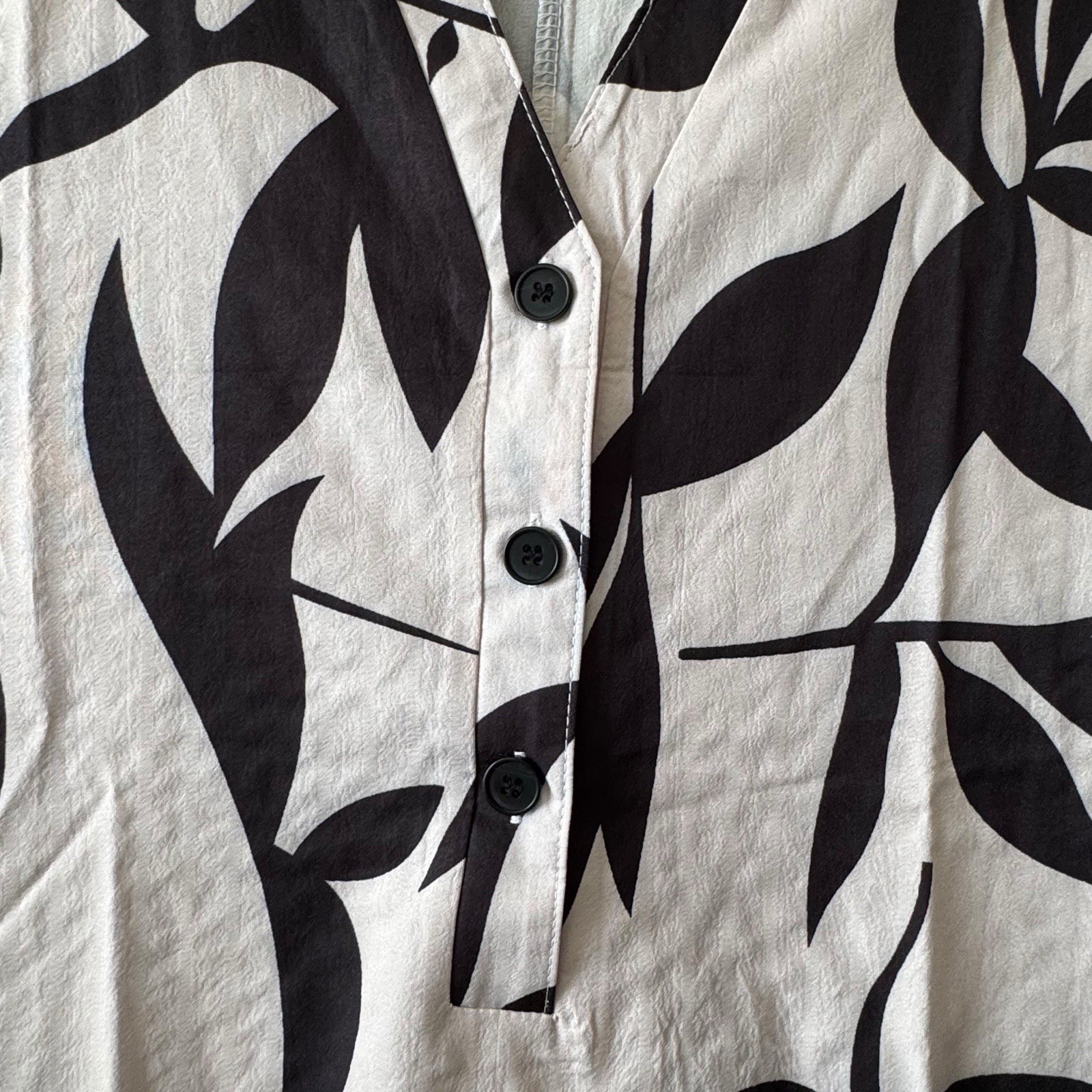 Beige Black Tropical Leaf Dress S Short Sleeve Henley Pockets Boho NWOT