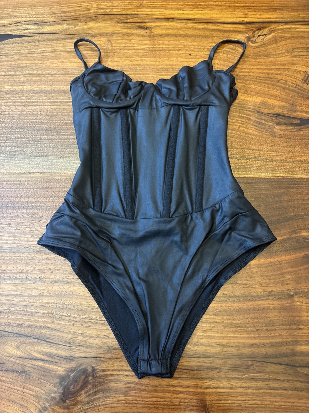 IAMBOTBASIC VENOM DRESS – BLACK
