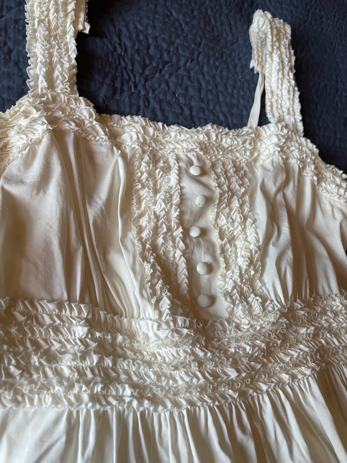 BCBGMAXAZRIA Bubble Hem Dress Size Ivory Ruffles XS
