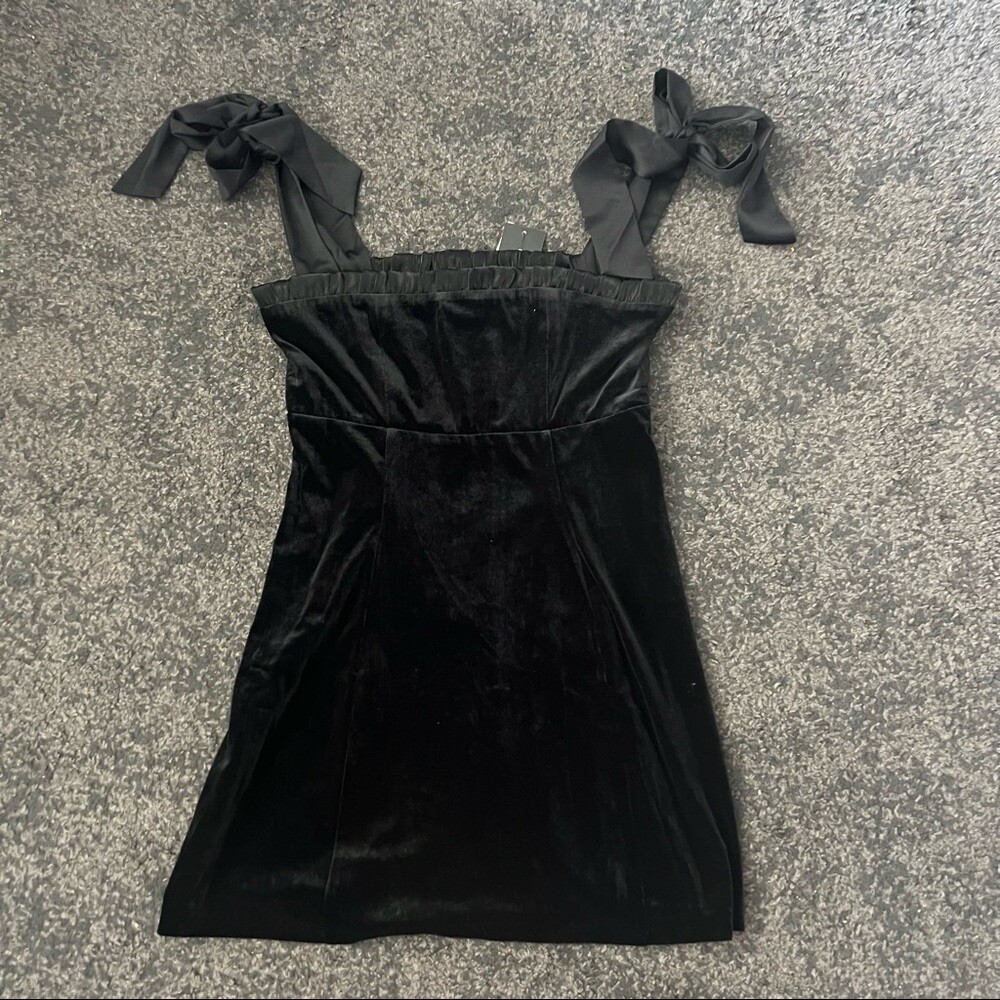 Danielle Bernstein Weworewhat shoulder tie velvet dress m July Sale