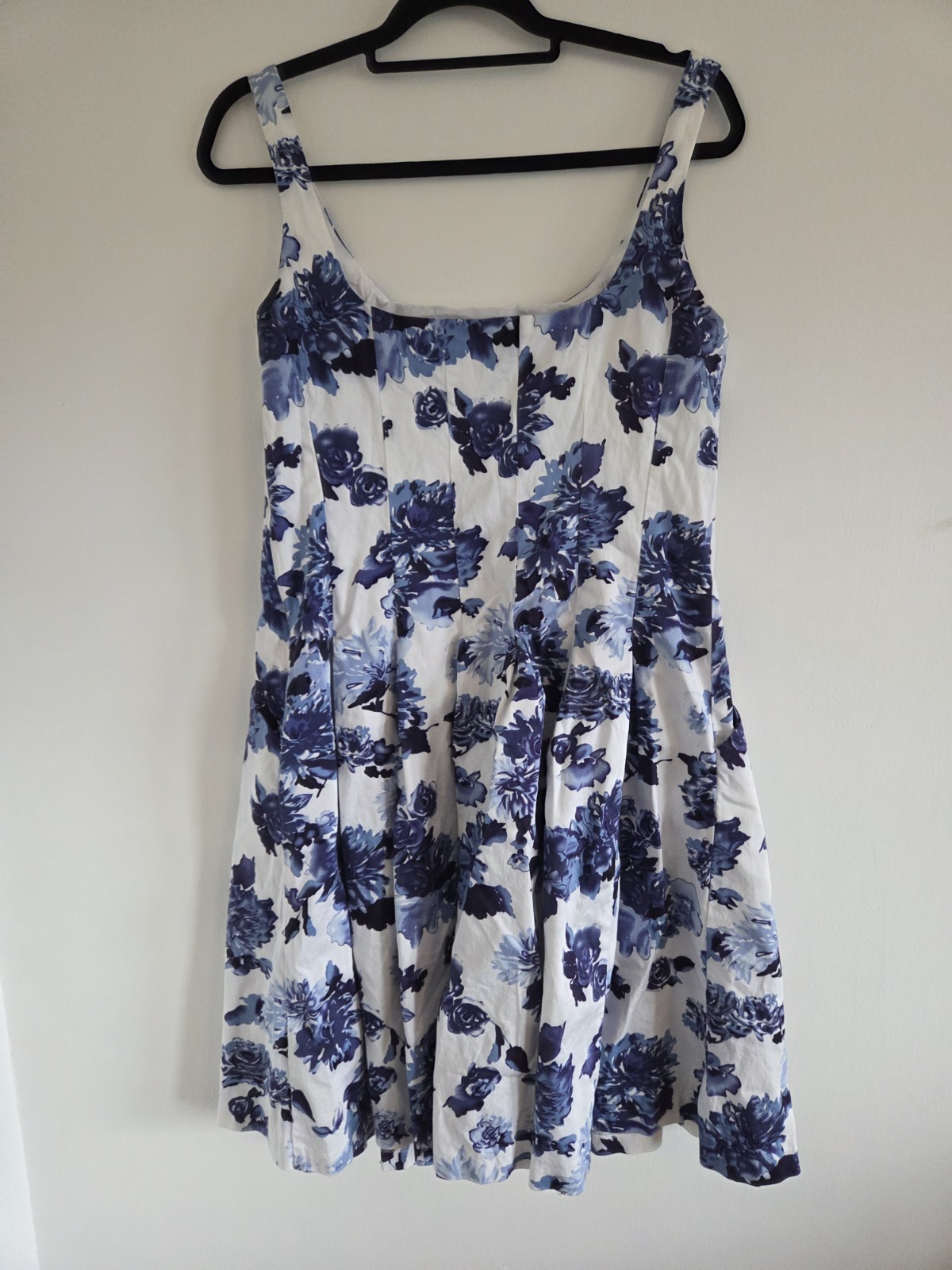American Living Size 12 Blue White Floral Knee Length Dress with Pockets