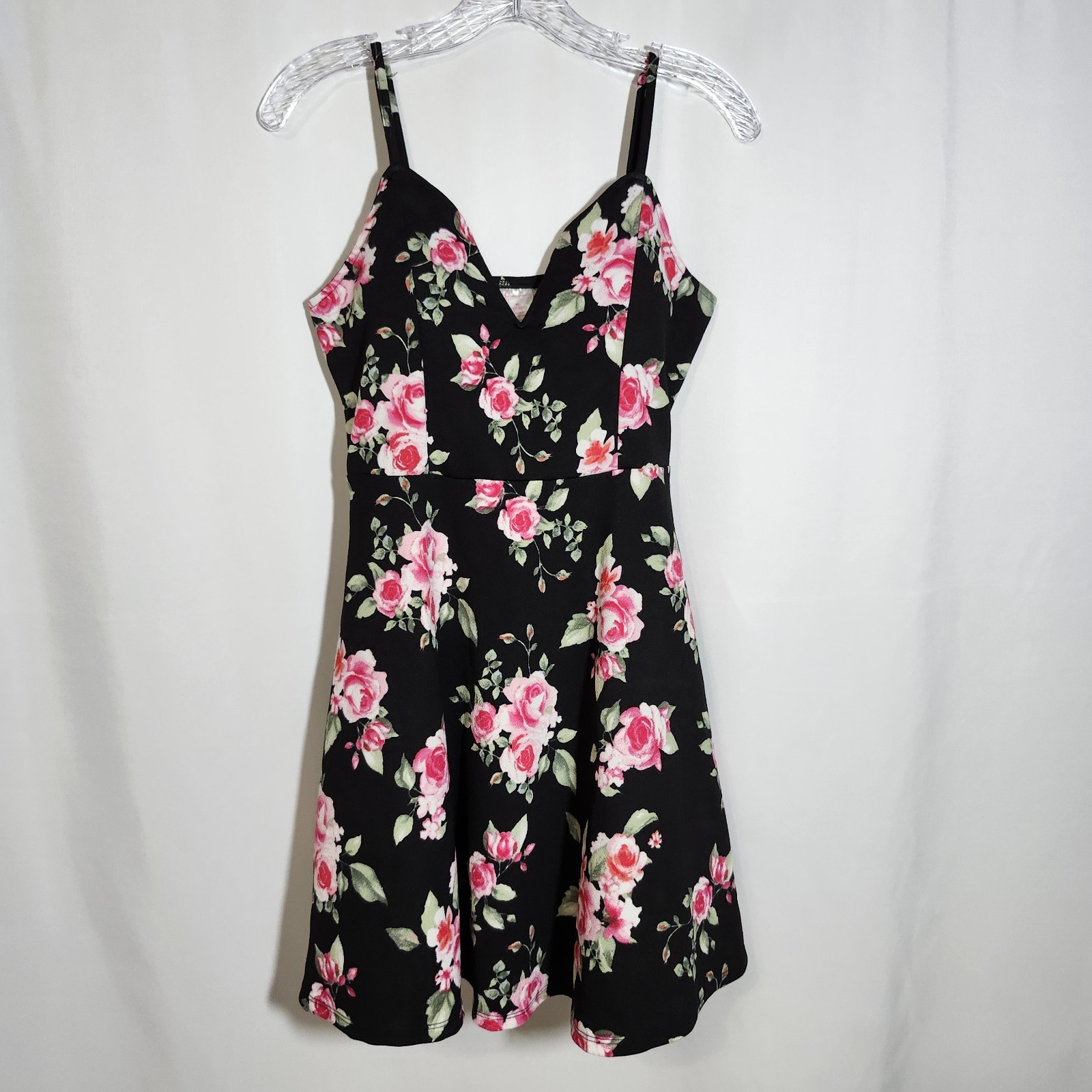 No Boundaries Women’s Size 7-9 Spaghetti Strap Black Floral Dress Roses