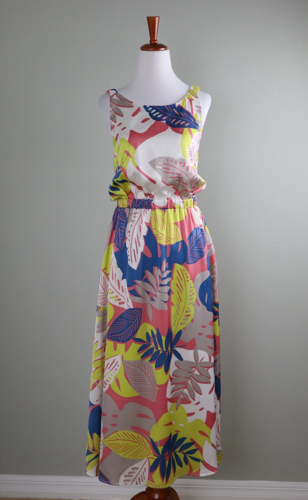 SUGARLIPS NWT $73 Satin Floral Strappy Back Lined Midi Dress Size Medium