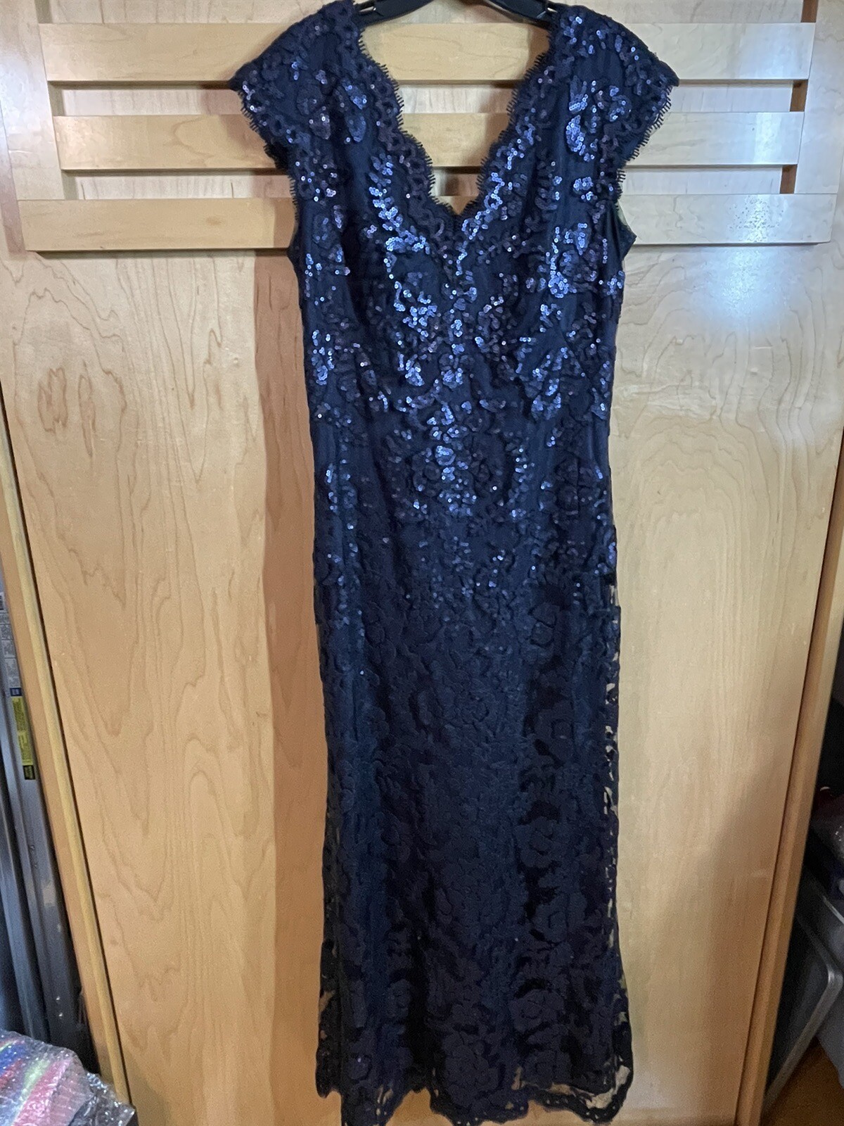 Tadashi Shoji Sleeveless Black Lace Sequin Gown Size 8 Back Zip Hook & Loop
