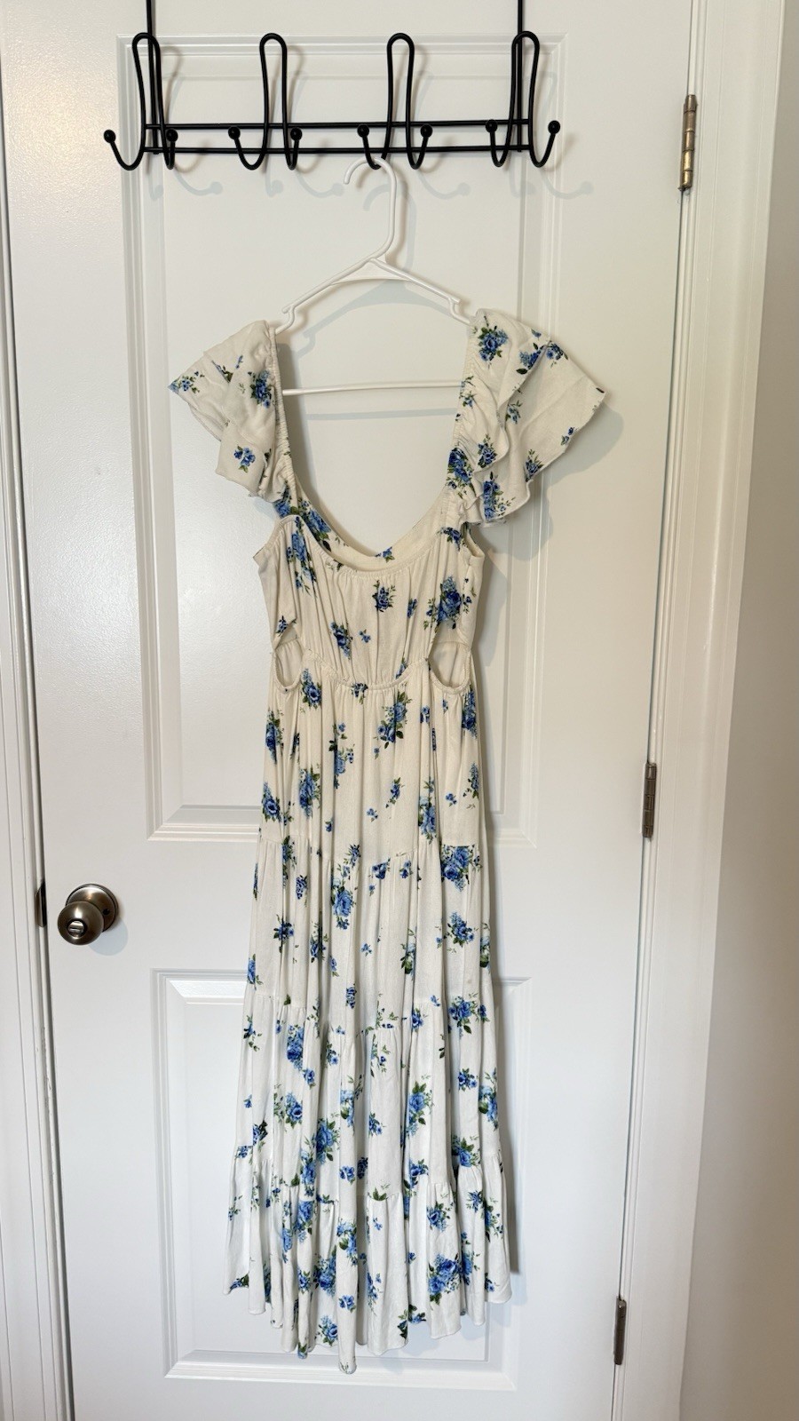 Altar’d State S Lia White Blue Floral V-Neck Flutter Sleeve Lined Midi Dress
