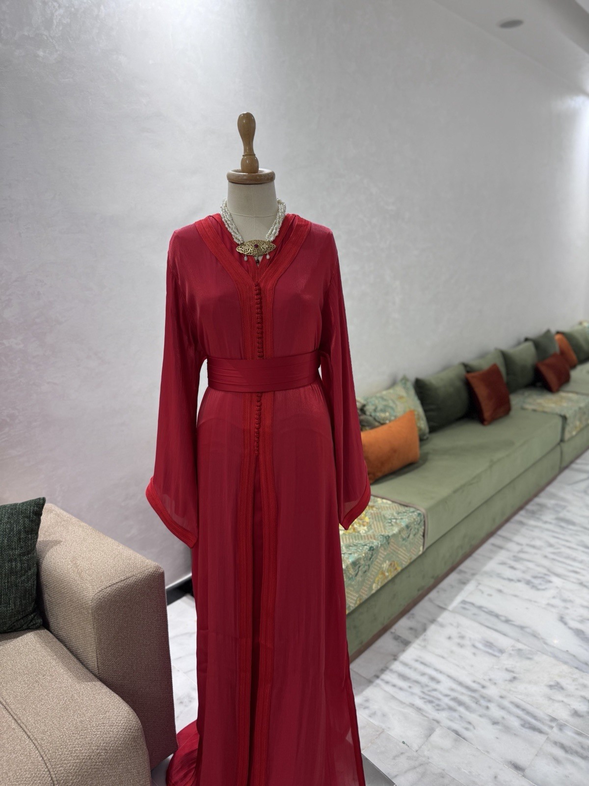 Pure Crimson Takchita