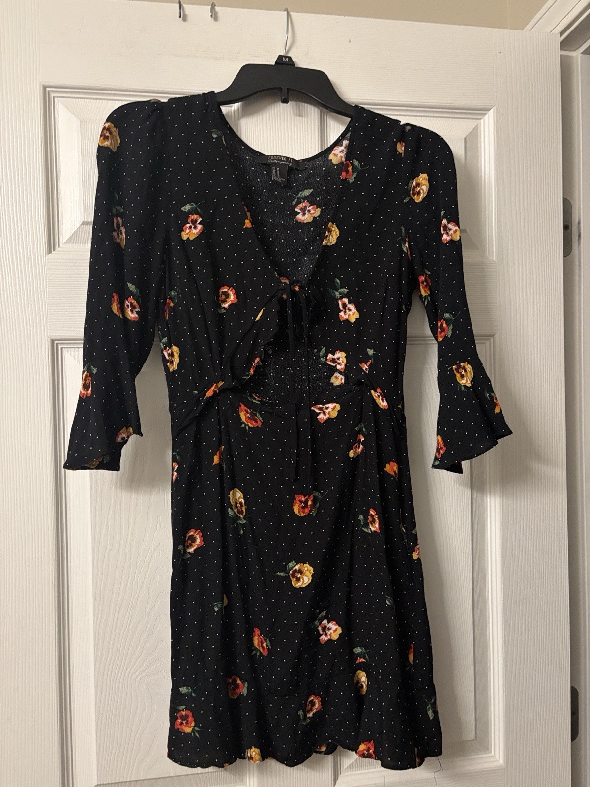 Forever 21 Contemporary Women’s M Black Floral V-Neck Bell Sleeve Tie Mini