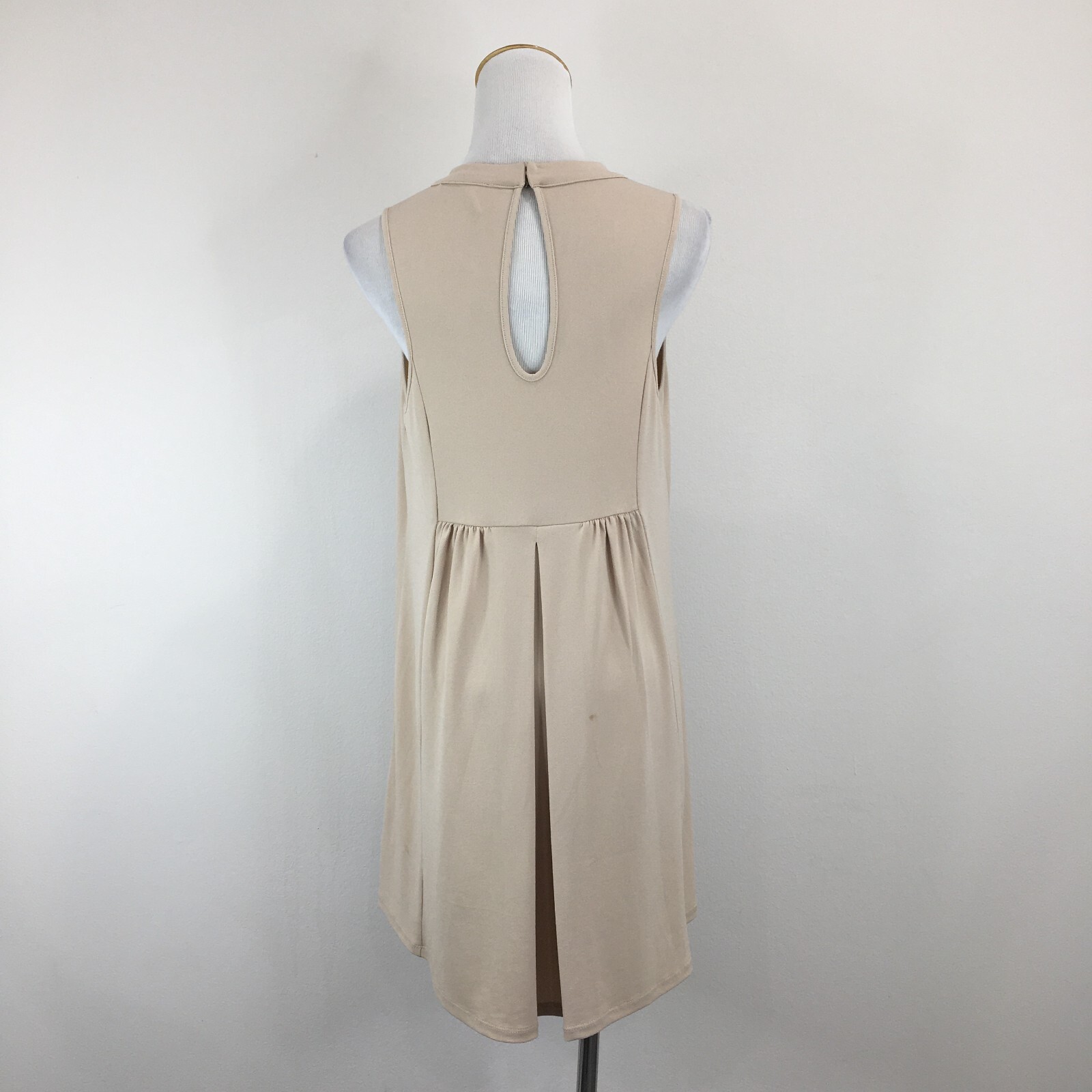 BCBGENERATION Light Beige/Taupe Cut Out Back High Neck sz XS Relaxed Fit Dress