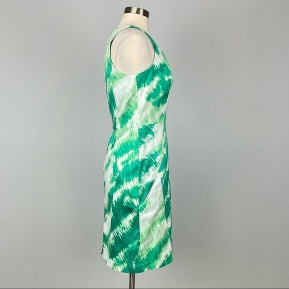 Vince Camuto Womens Sleeveless Sheath Dress Green Feline Absract Print size 10