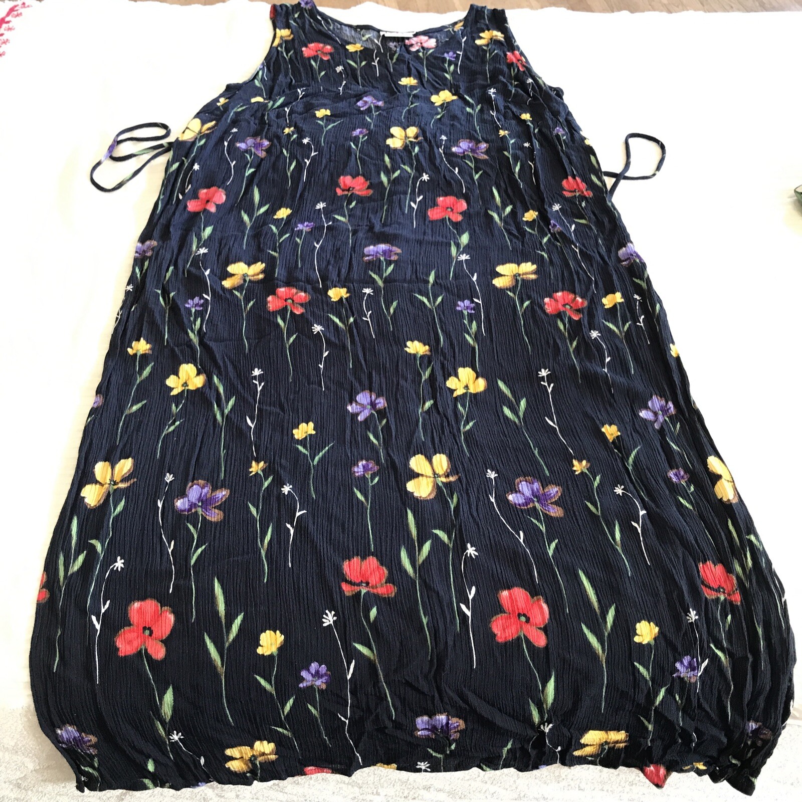 R&K ladies floral stretch Crinkled pullover dress Size 18. Belted. Side slits