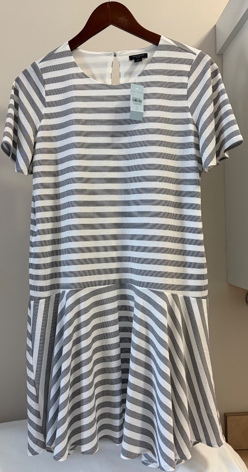 NWT Ann Taylor Dress Size SP Petite Grey/White Stripe Drop Waist Flounce Shift