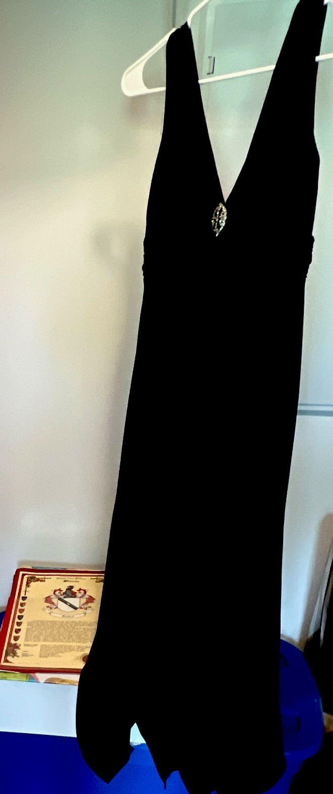 Laundry by Shelli Segal Women’s 2 Black V-Neck Sleeveless Long Beaded Gown