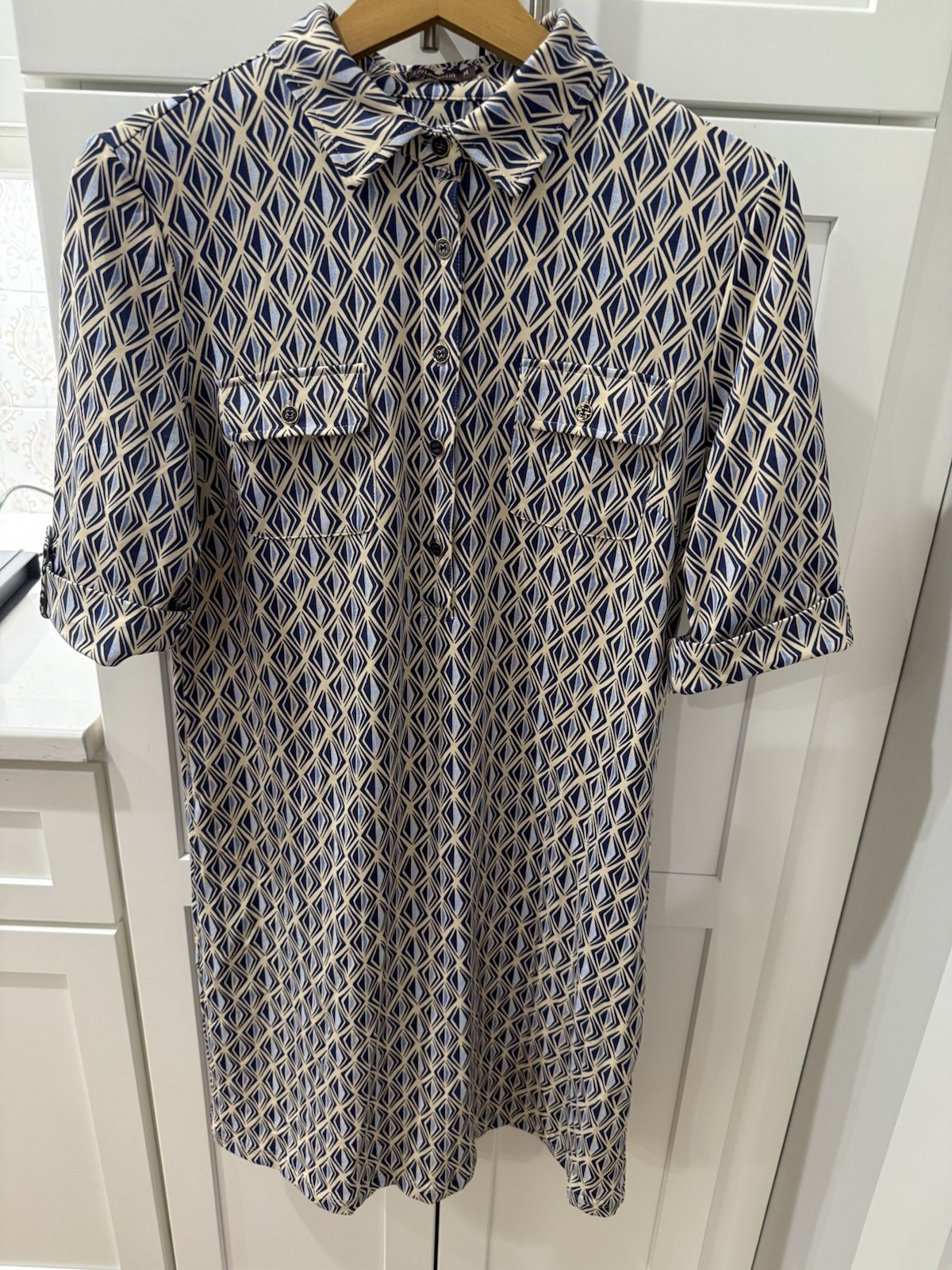 J. McGlaughlin Women’s M Blue Cream Pattern Dress Gold Blue Buttons Cuff Sleeve
